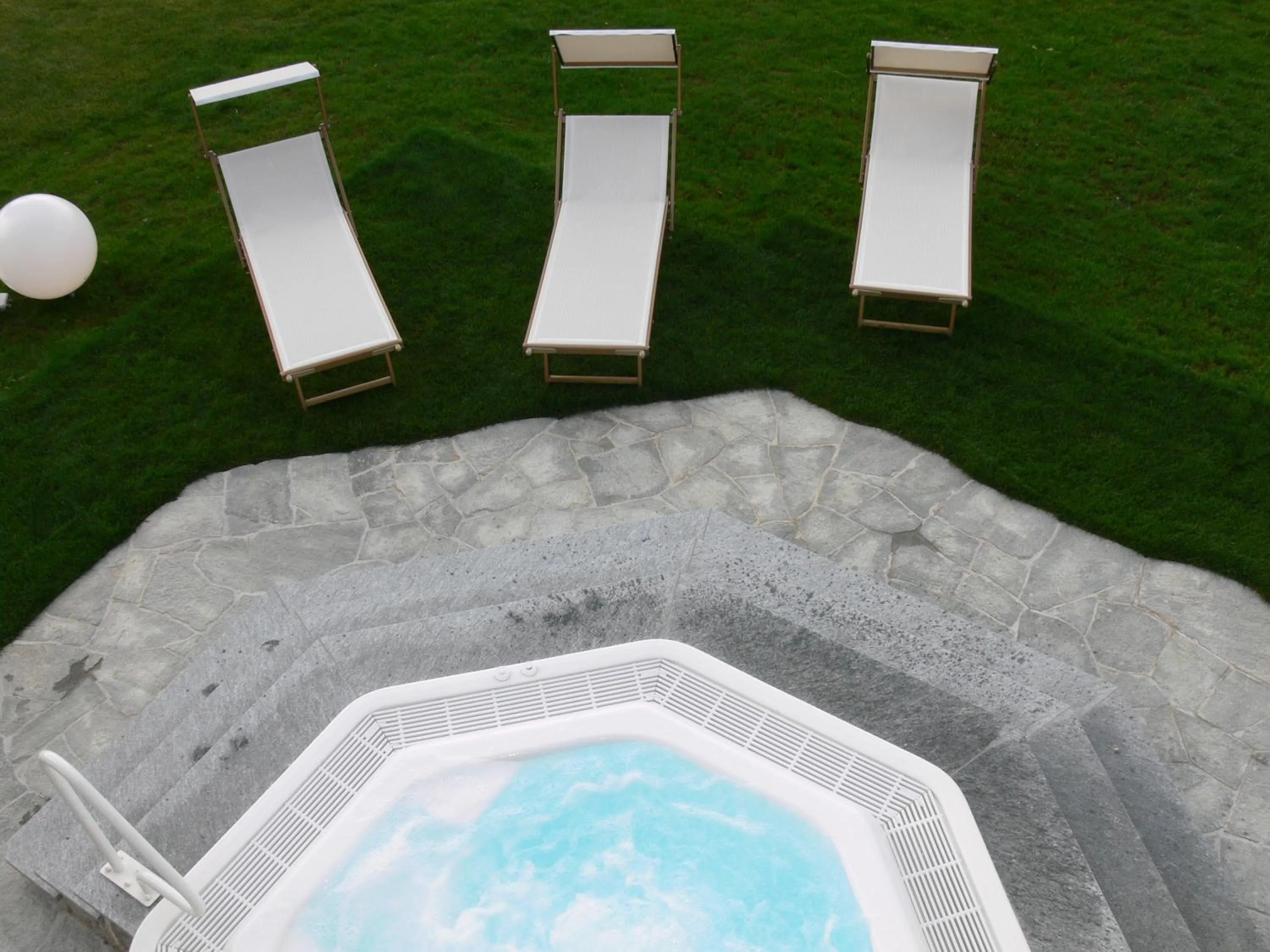 Hot Tub in Hotel Chalet Dlaces