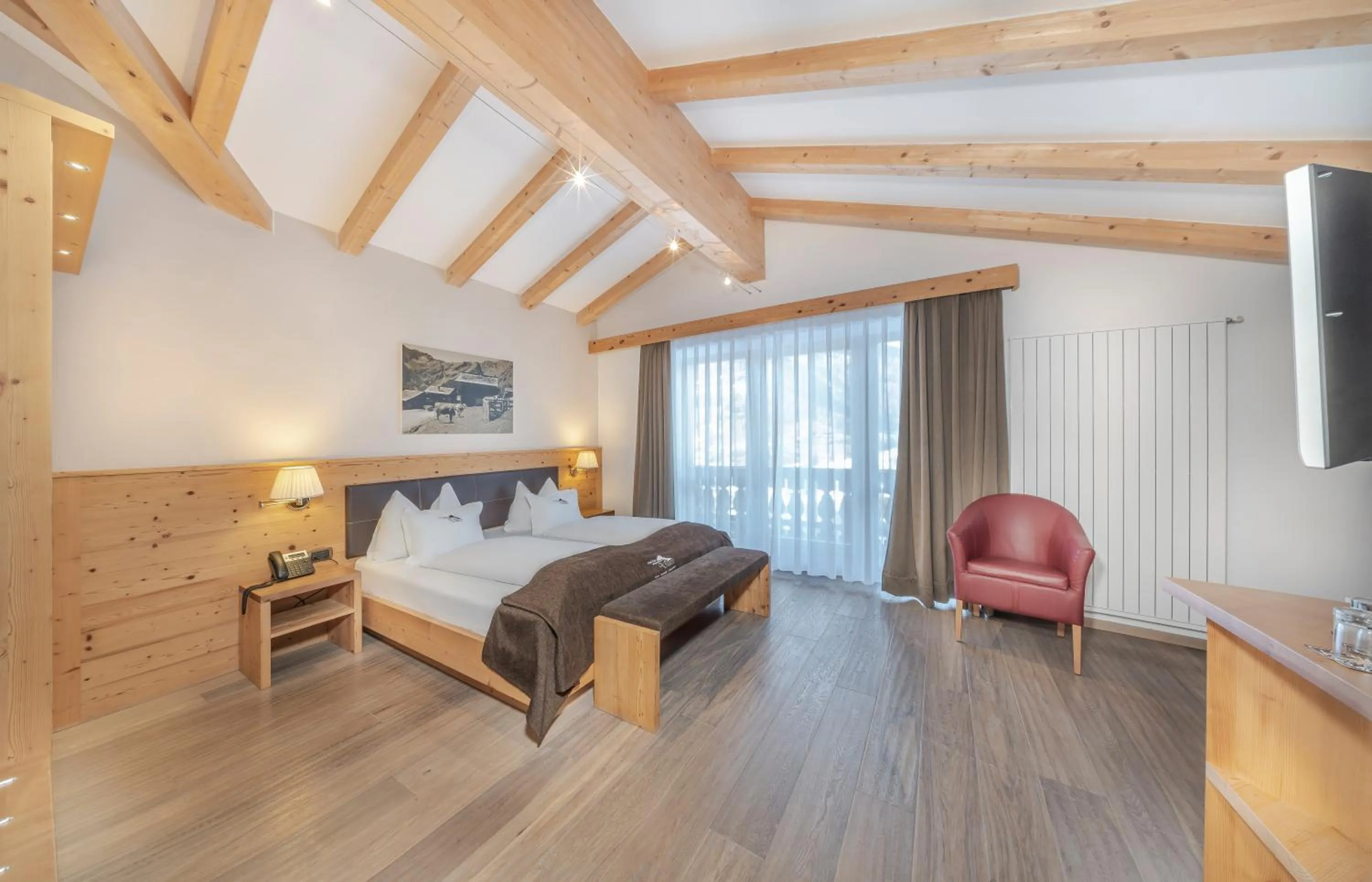 Photo of the whole room, Bed in Hotel Chalet Dlaces