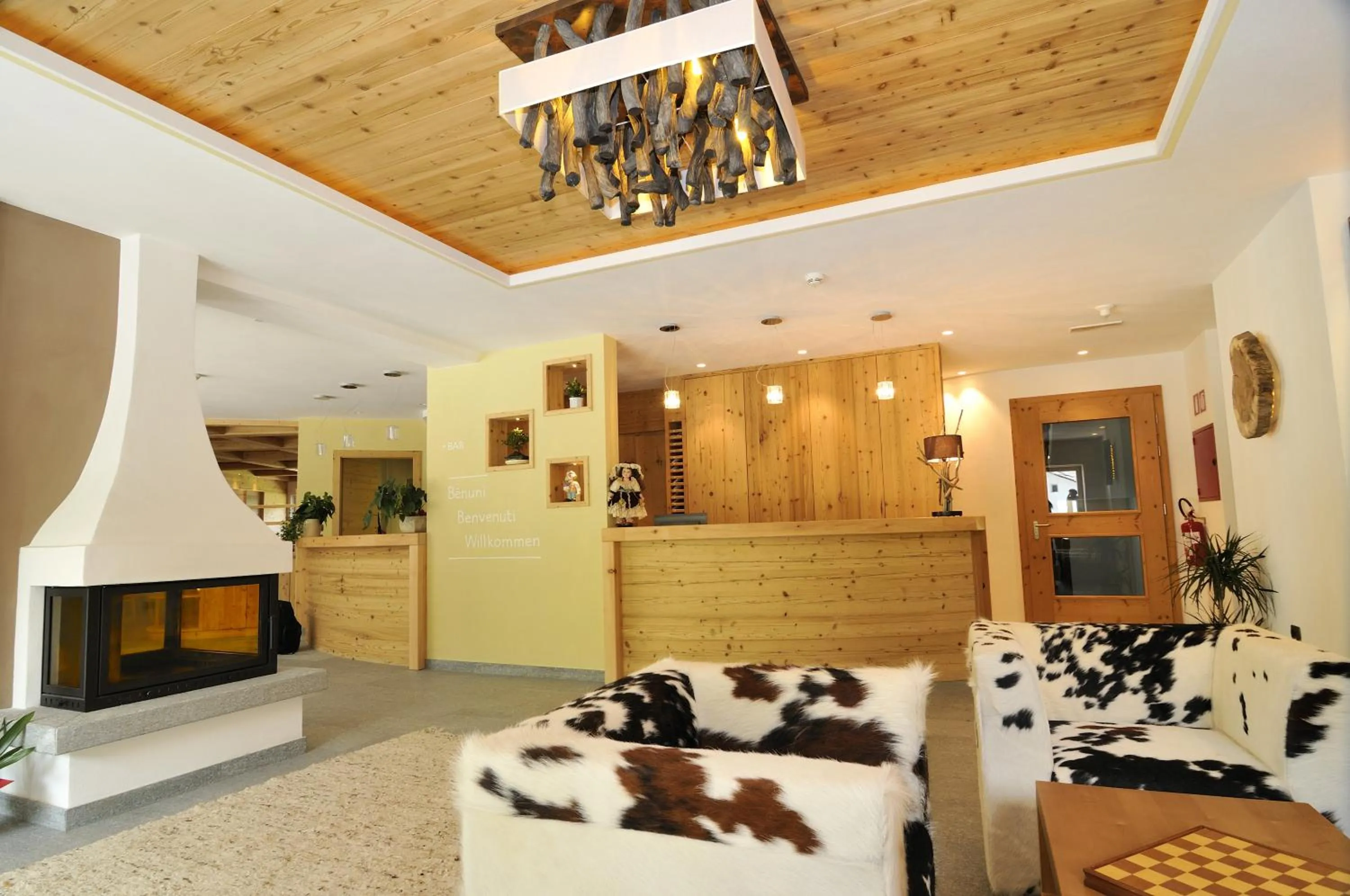 Lobby or reception, Bed in Hotel Chalet Dlaces