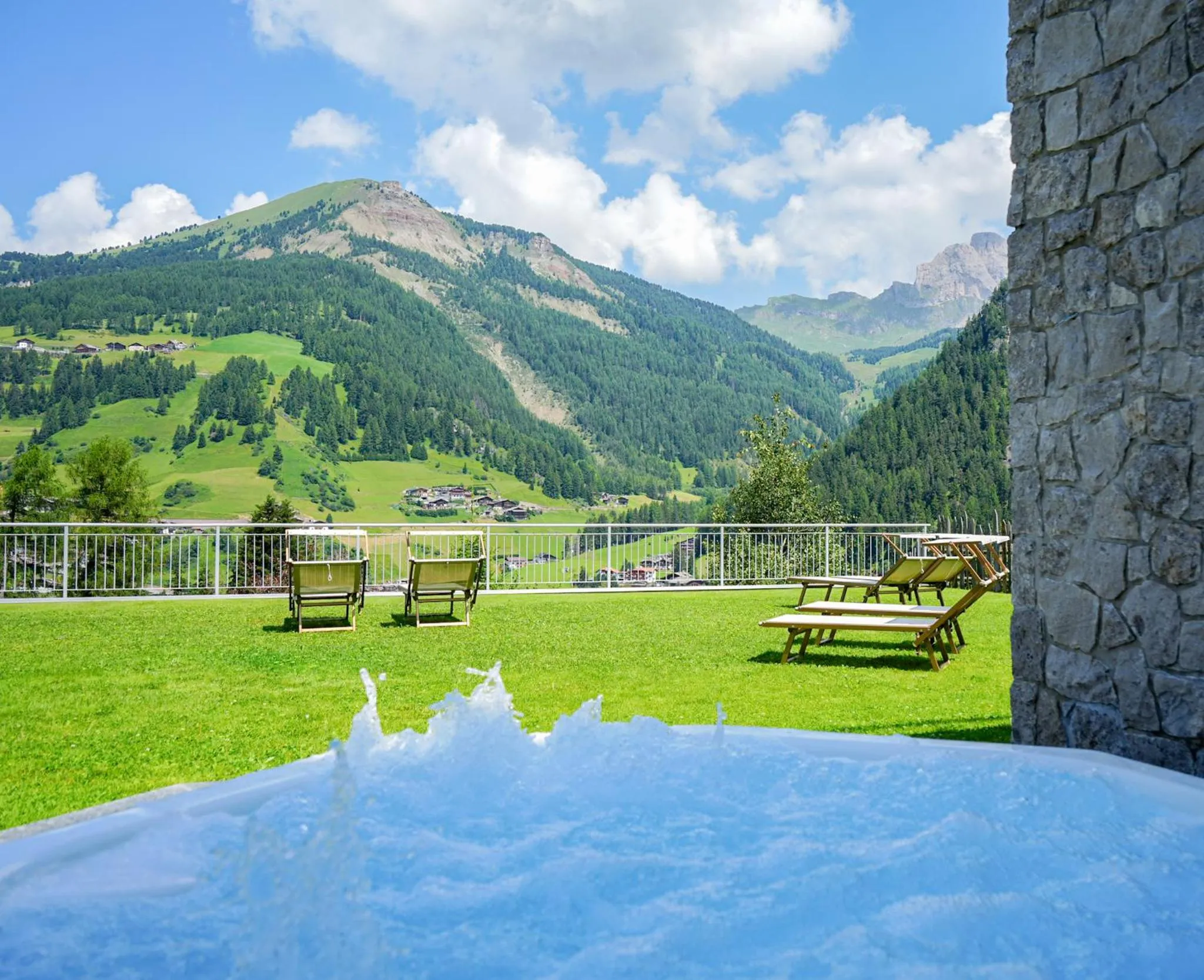 Hot Tub in Hotel Chalet Dlaces