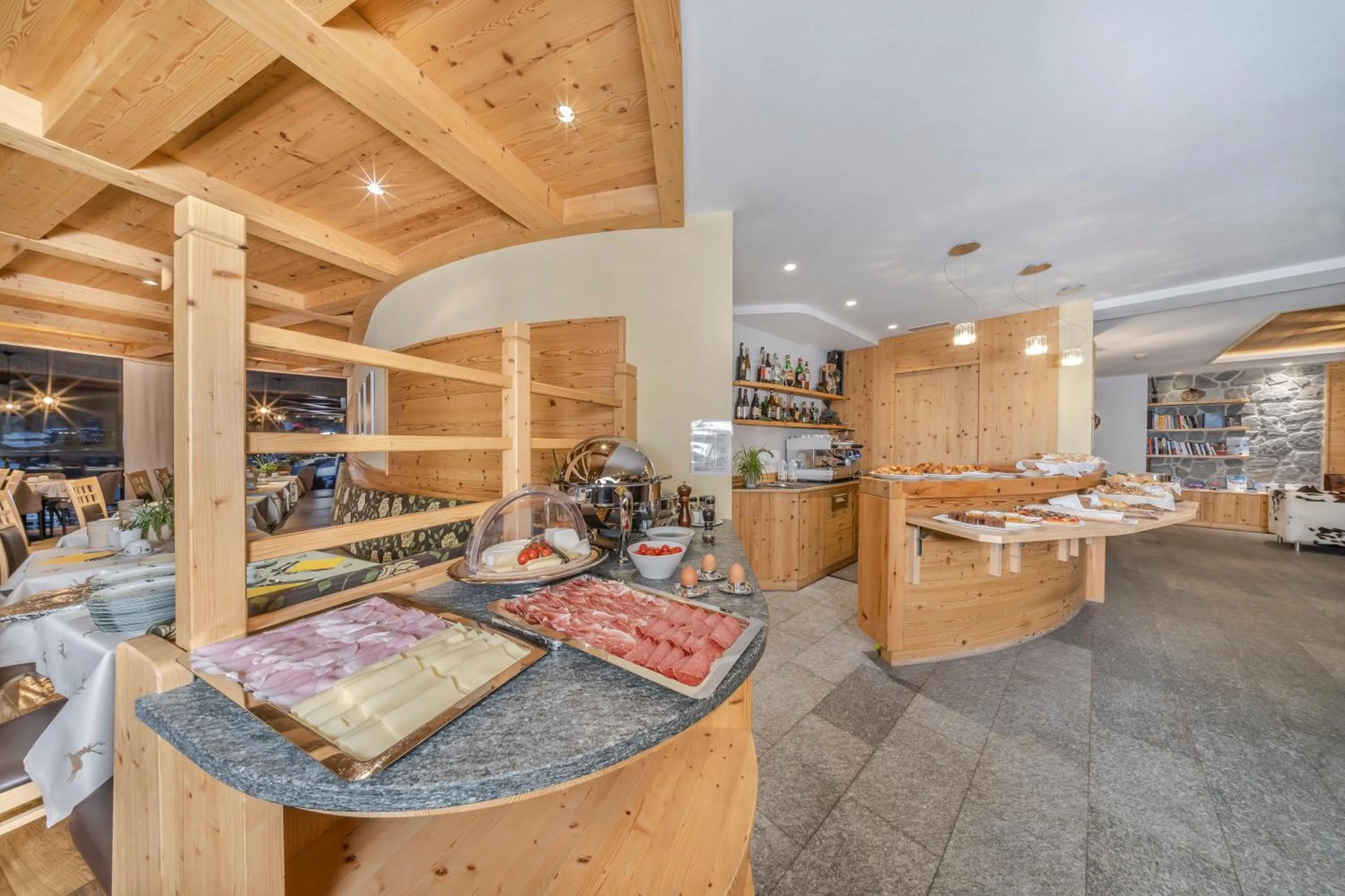 Breakfast in Hotel Chalet Dlaces