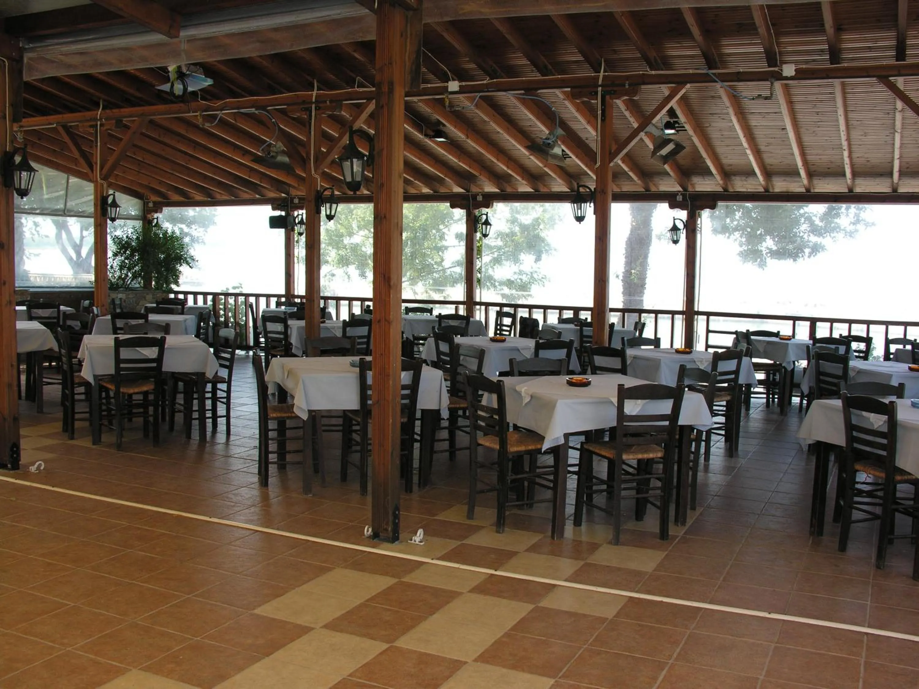 Restaurant/places to eat in Hotel Vlassis