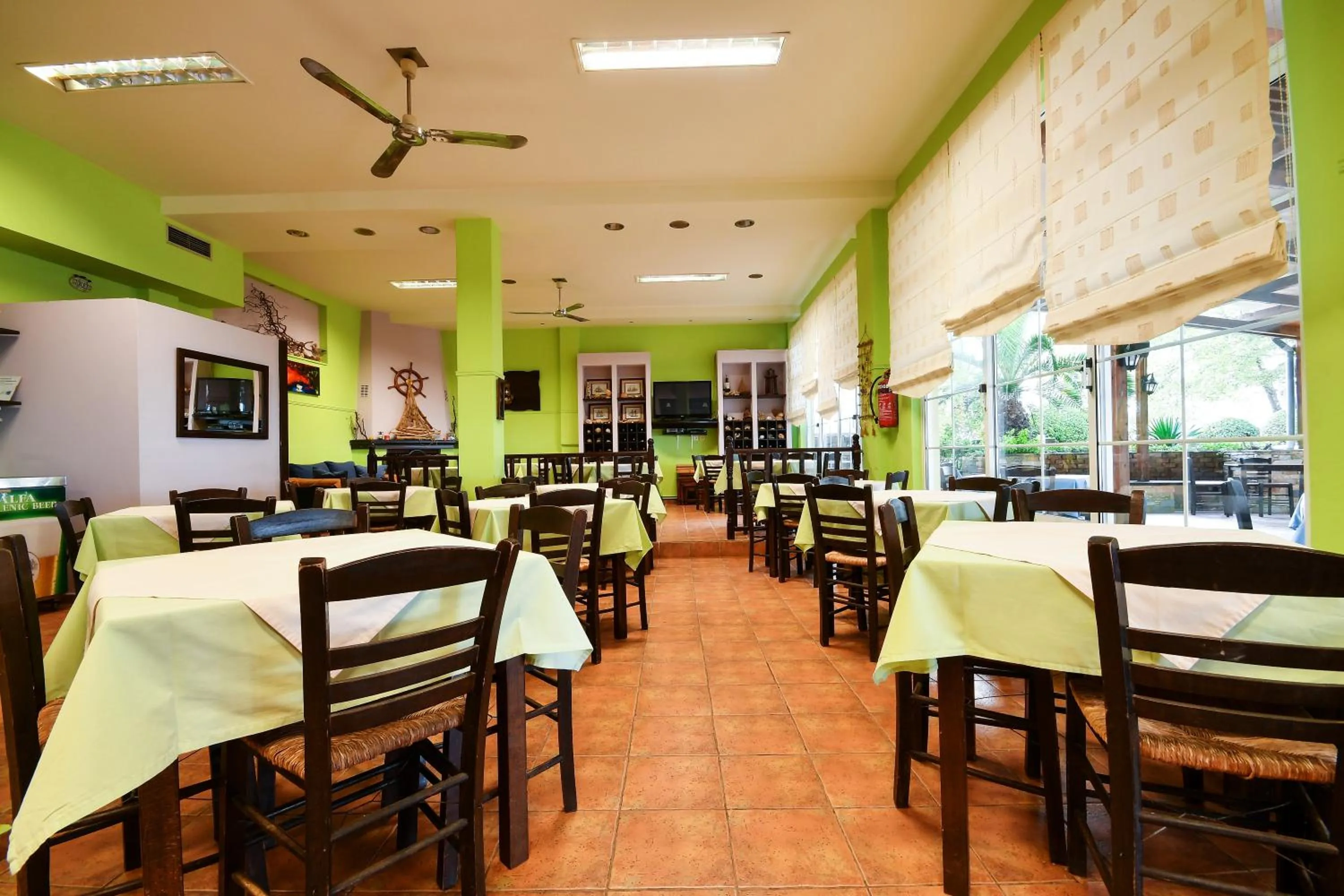 Restaurant/places to eat in Hotel Vlassis