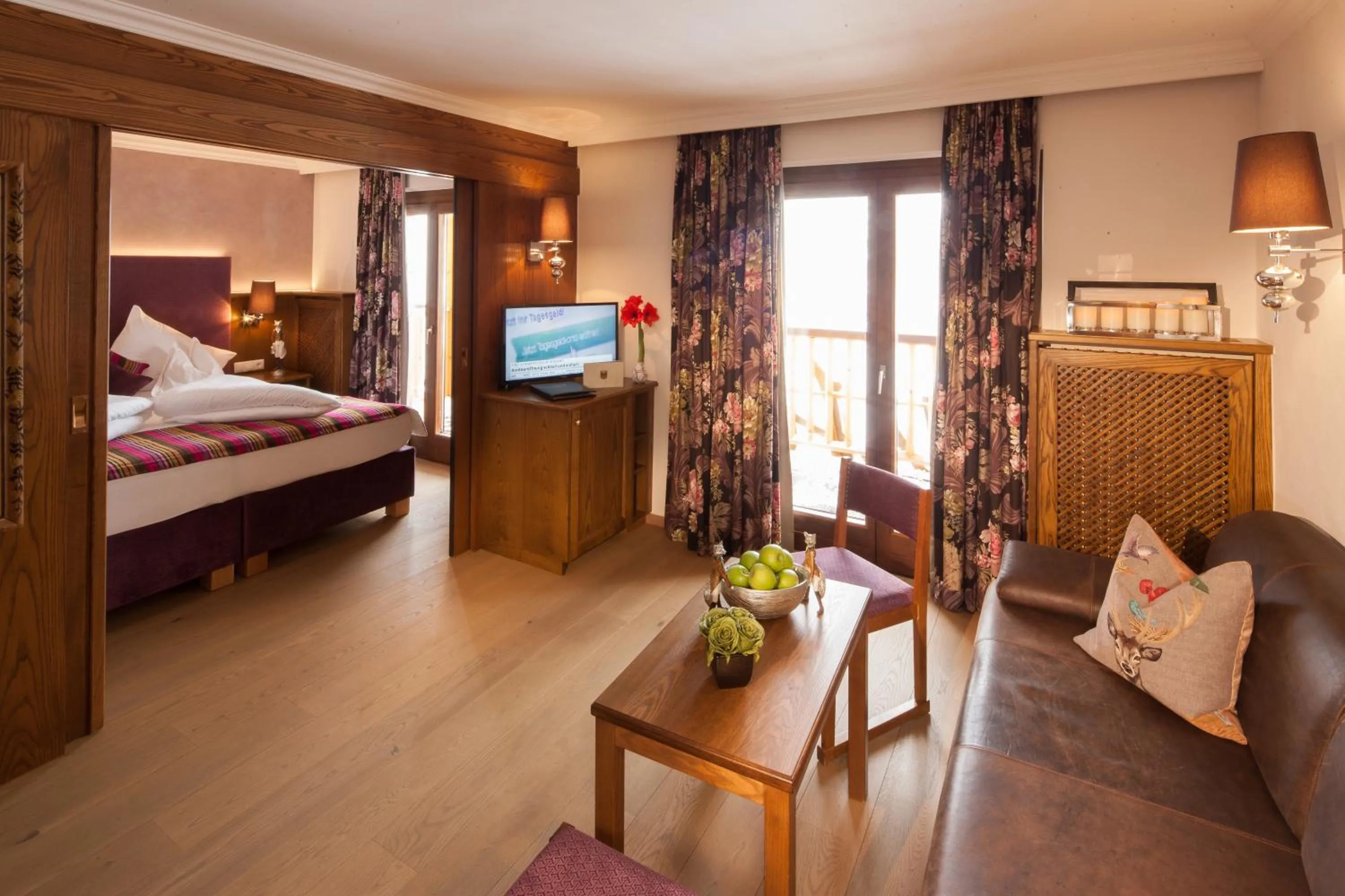 Photo of the whole room, Bed in Hotel & Chalet Montana