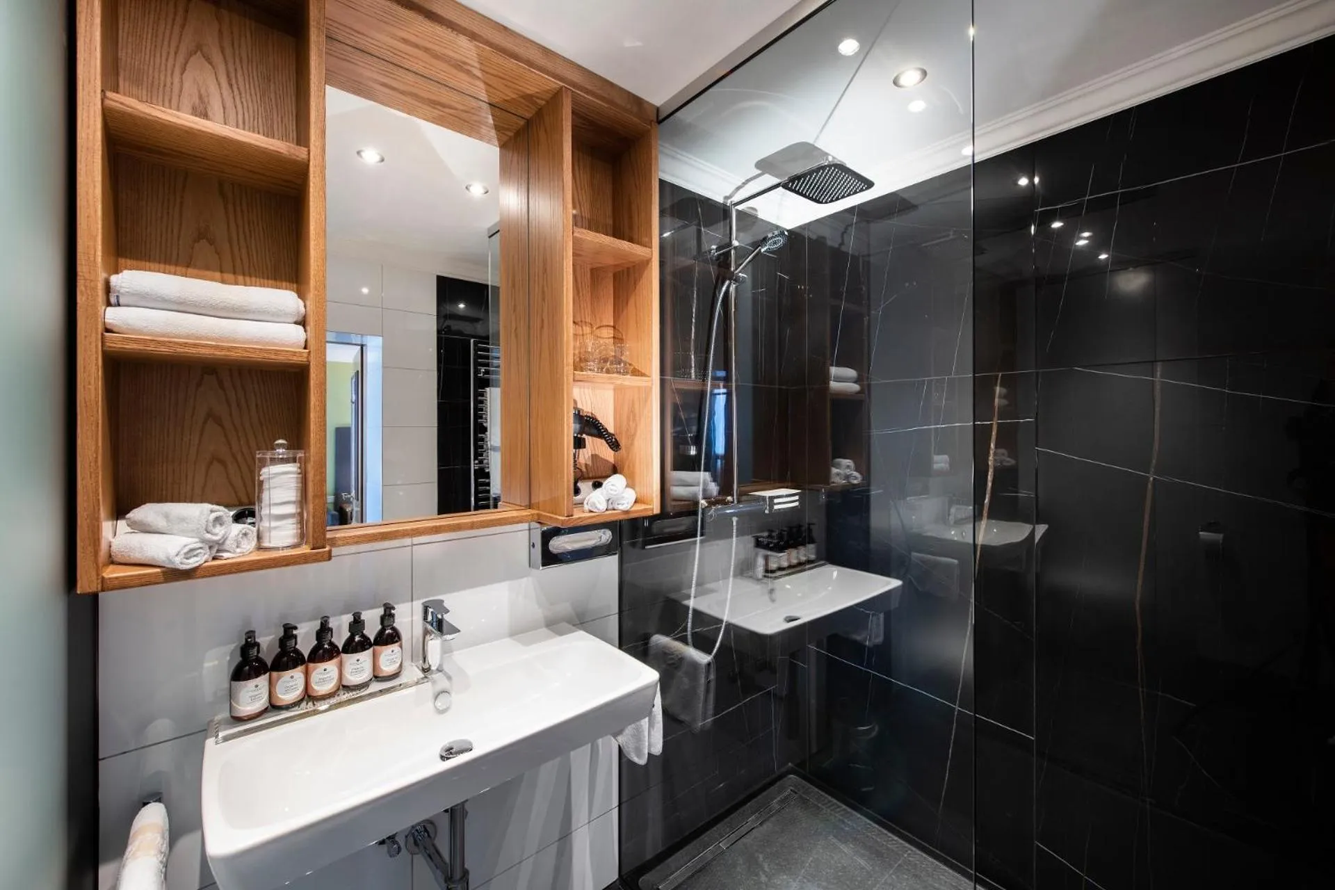 Bathroom in Hotel & Chalet Montana