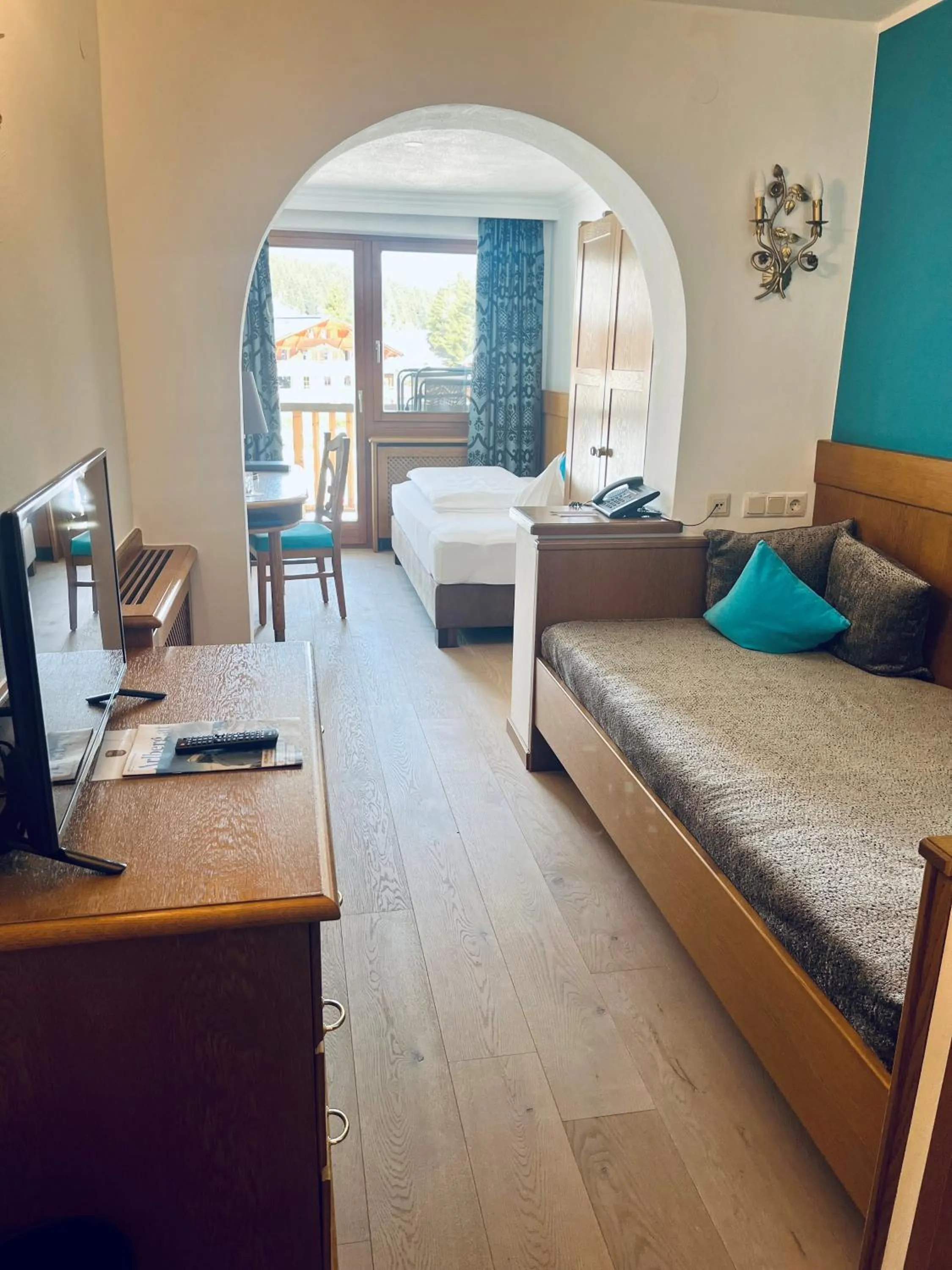 View (from property/room), Bed in Hotel & Chalet Montana