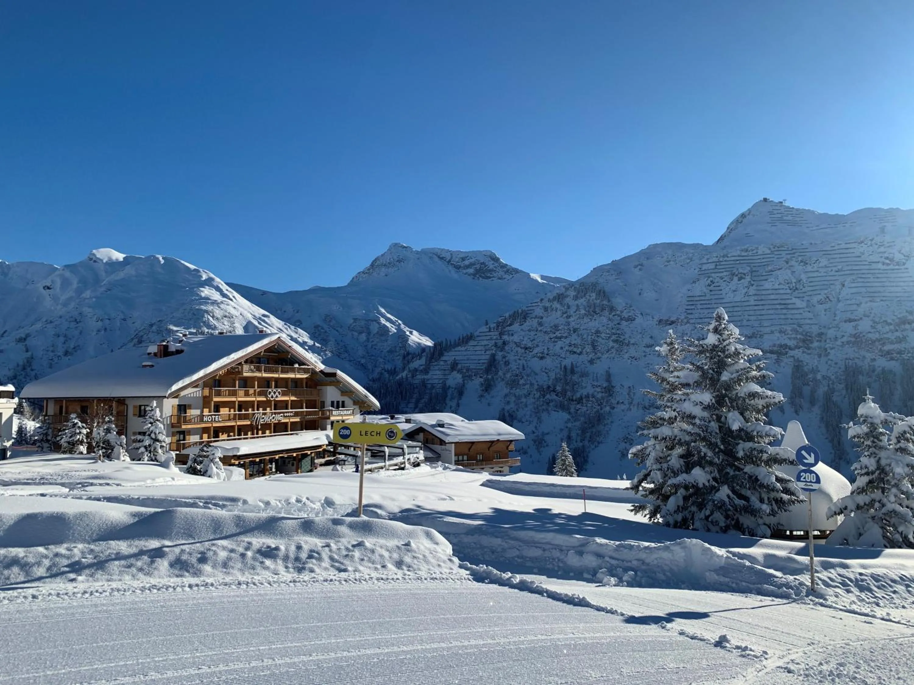 Property building in Hotel & Chalet Montana