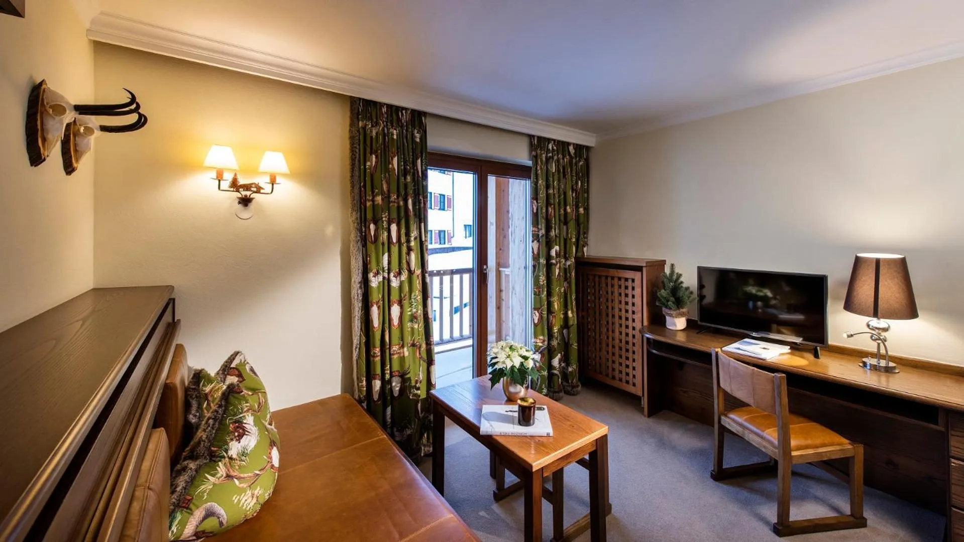 Photo of the whole room in Hotel & Chalet Montana