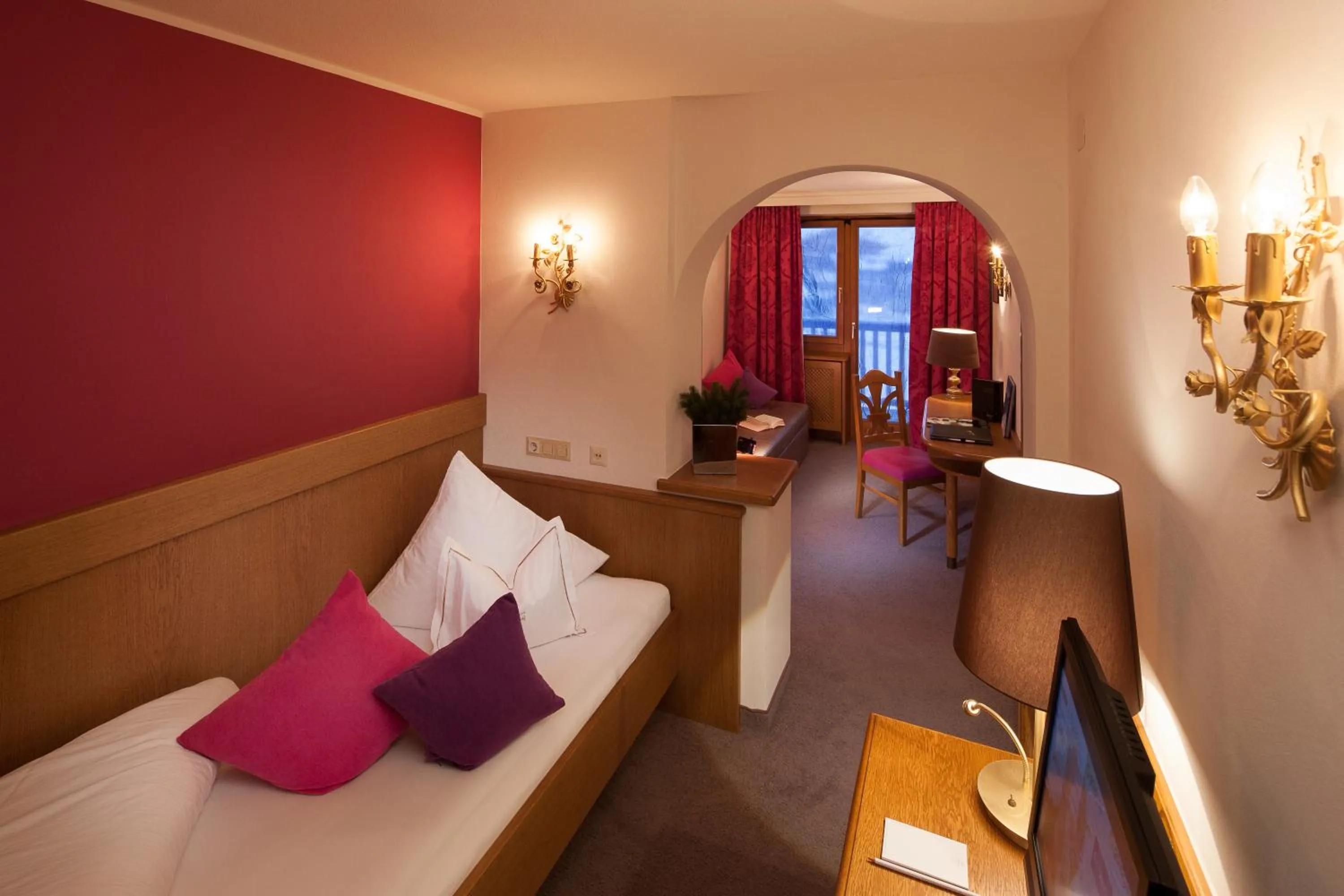 Photo of the whole room, Bed in Hotel & Chalet Montana