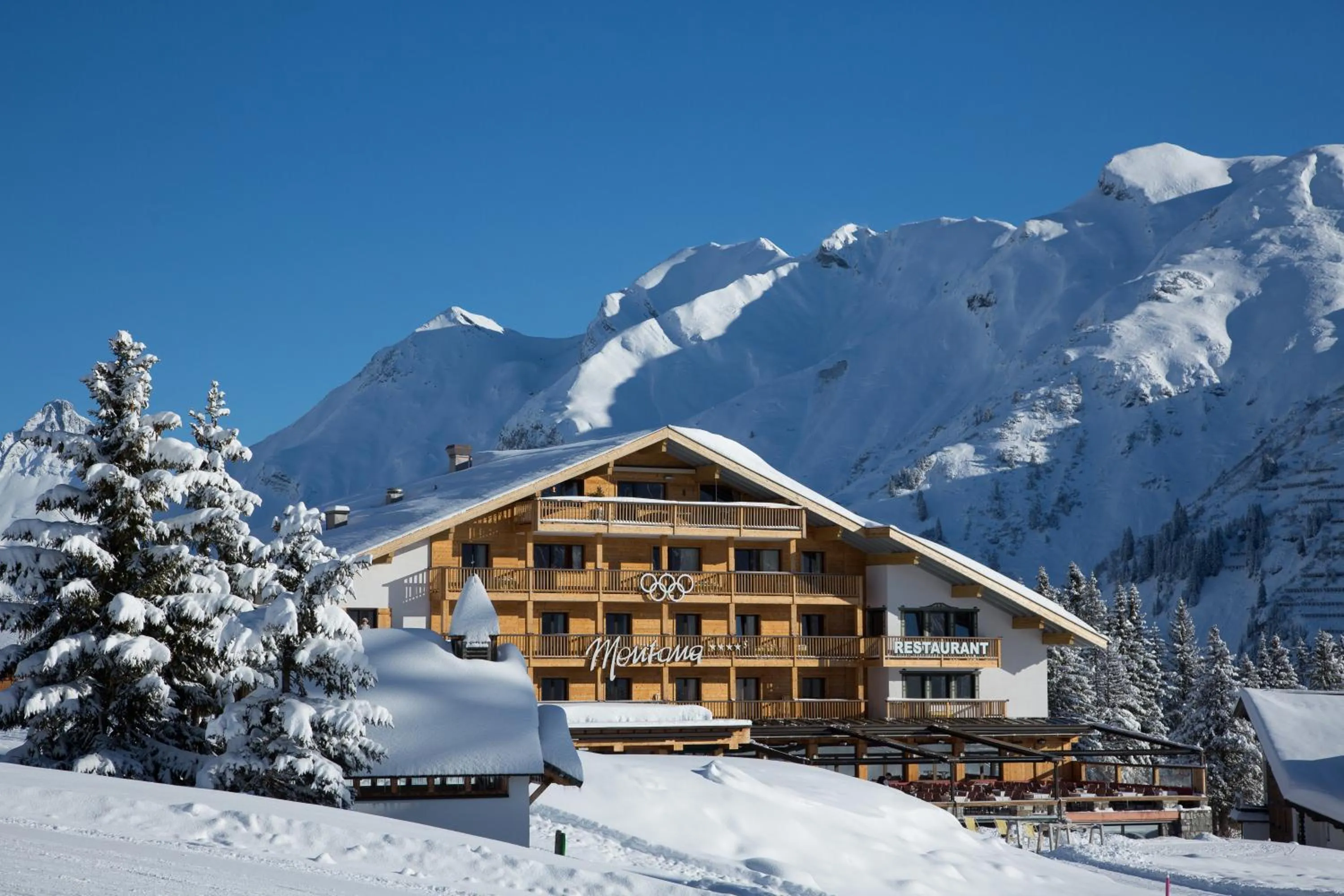 Property building in Hotel & Chalet Montana