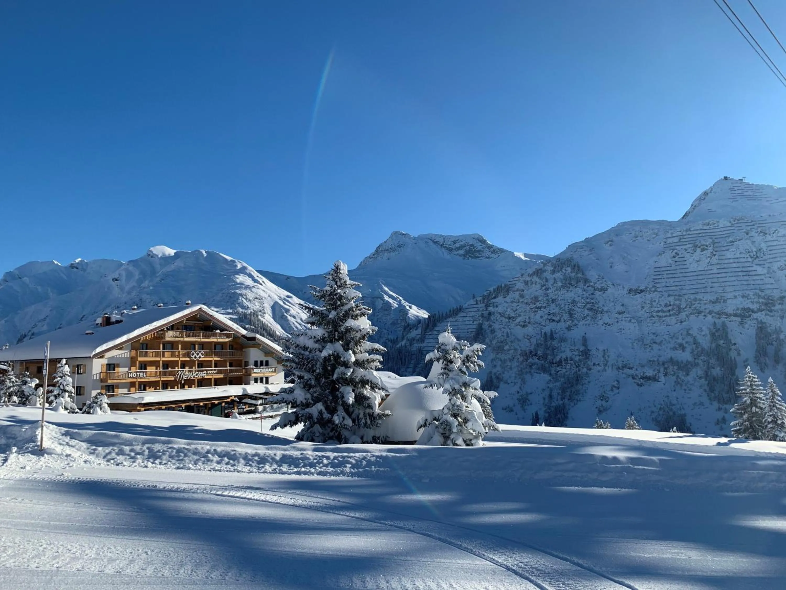 Property building in Hotel & Chalet Montana