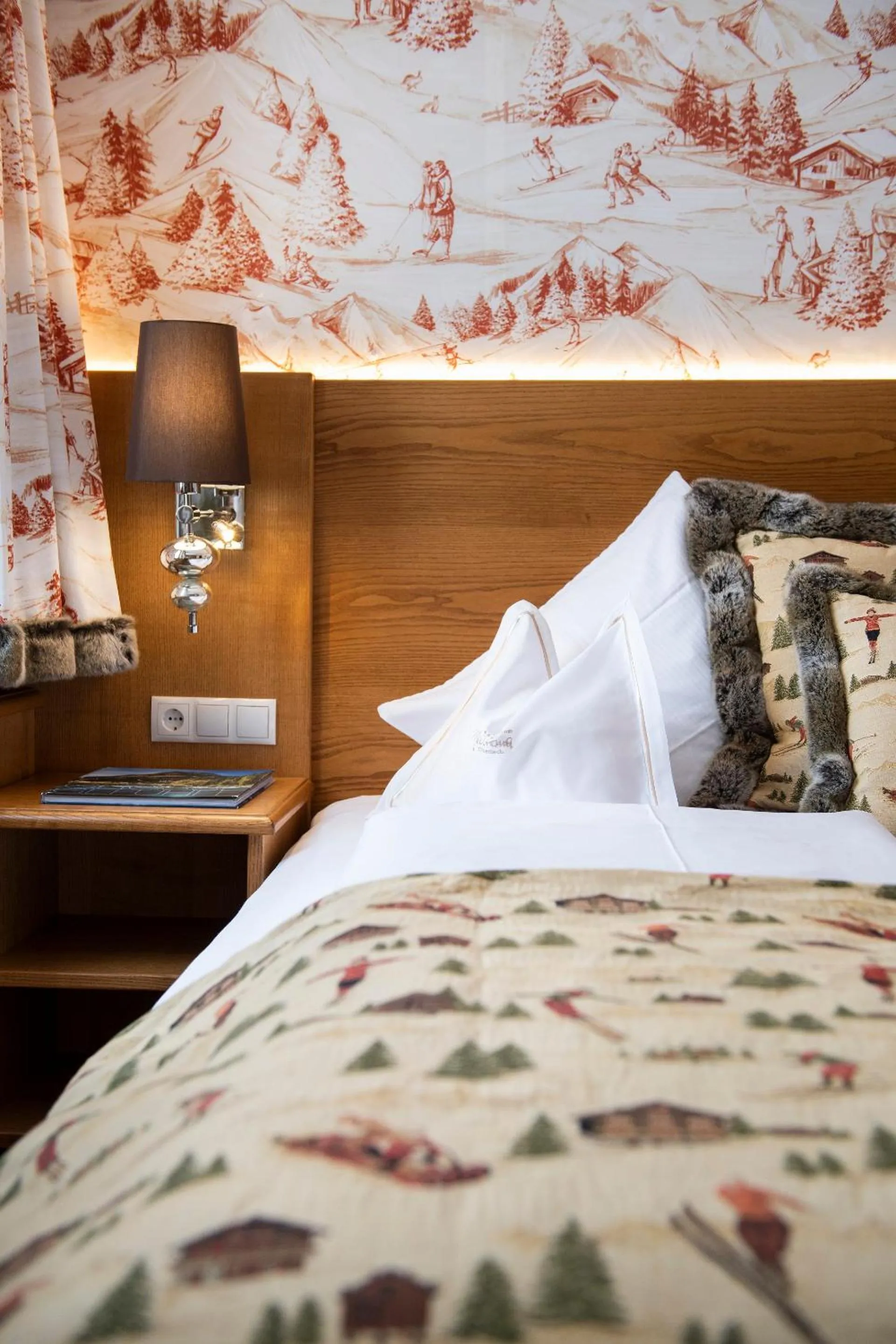 Decorative detail, Bed in Hotel & Chalet Montana