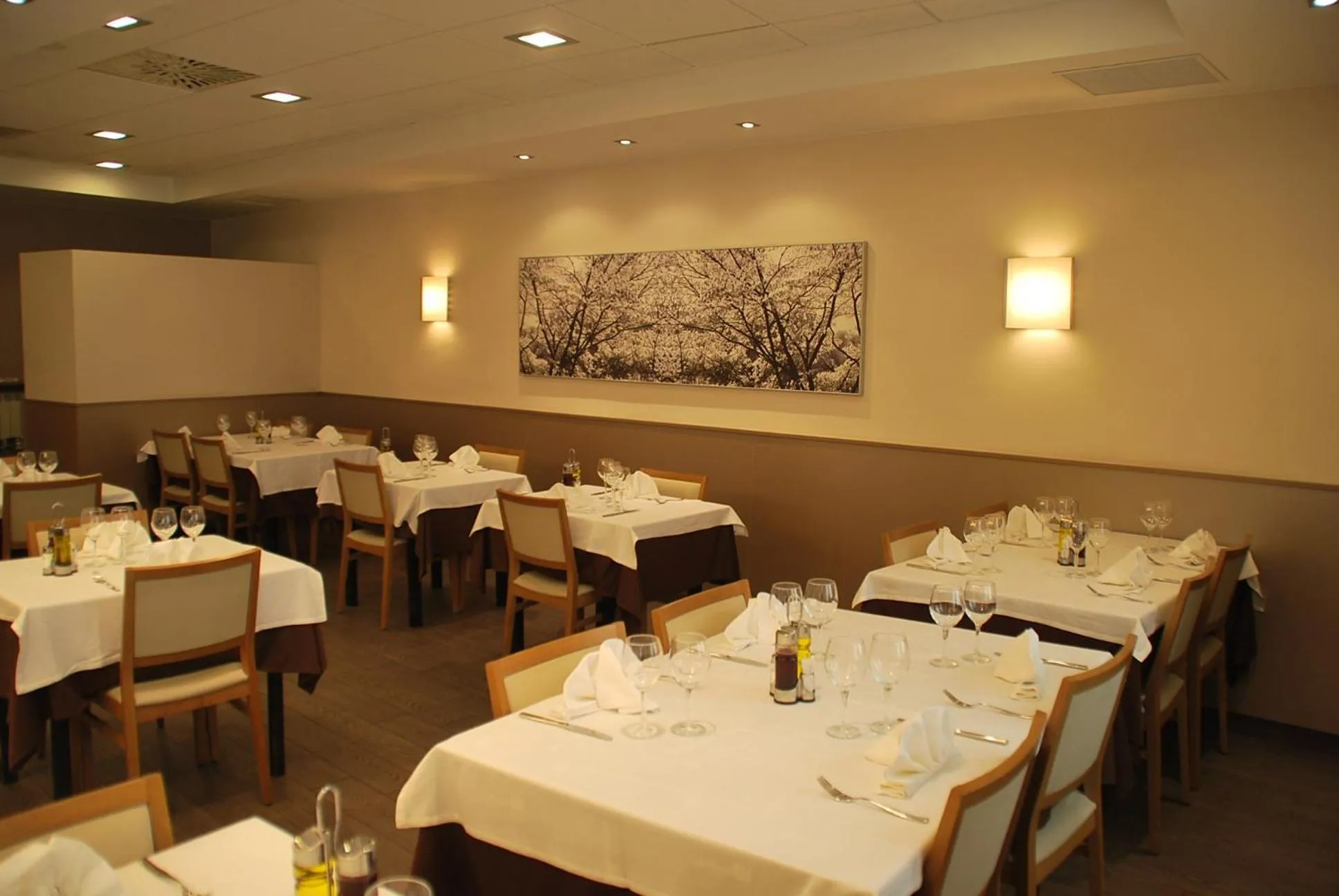 Restaurant/places to eat in Aparthotel Meseguer
