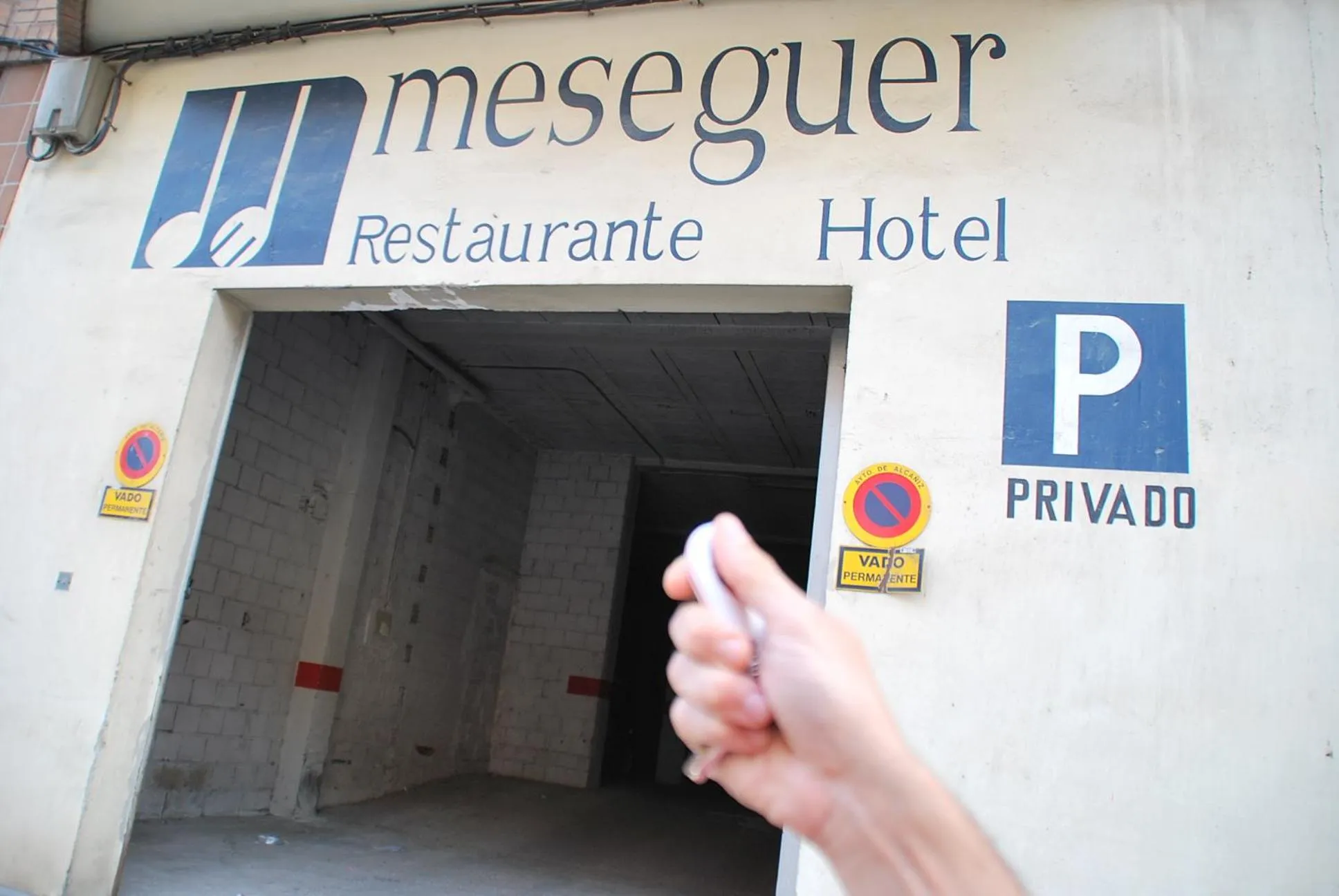Parking in Aparthotel Meseguer