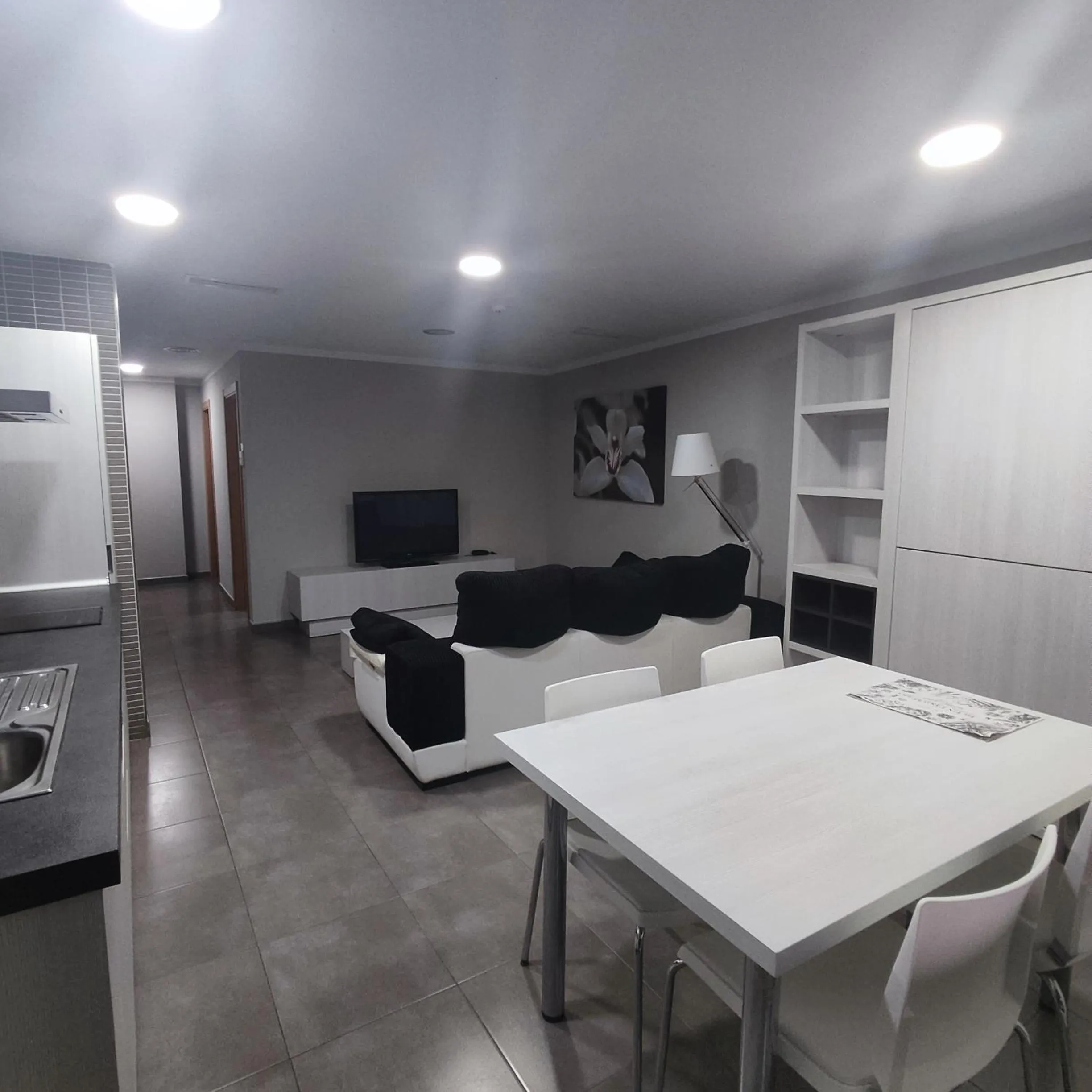 Kitchen or kitchenette in Aparthotel Meseguer