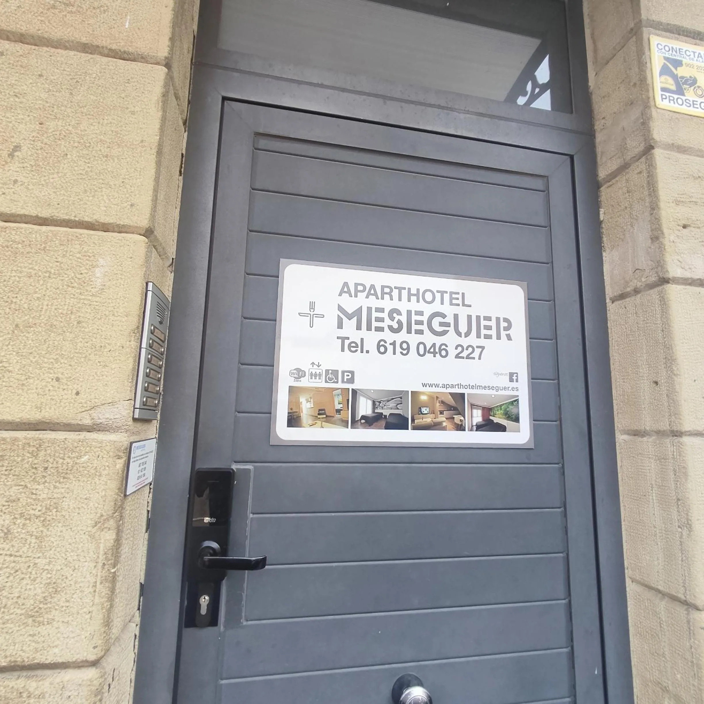 Property building in Aparthotel Meseguer