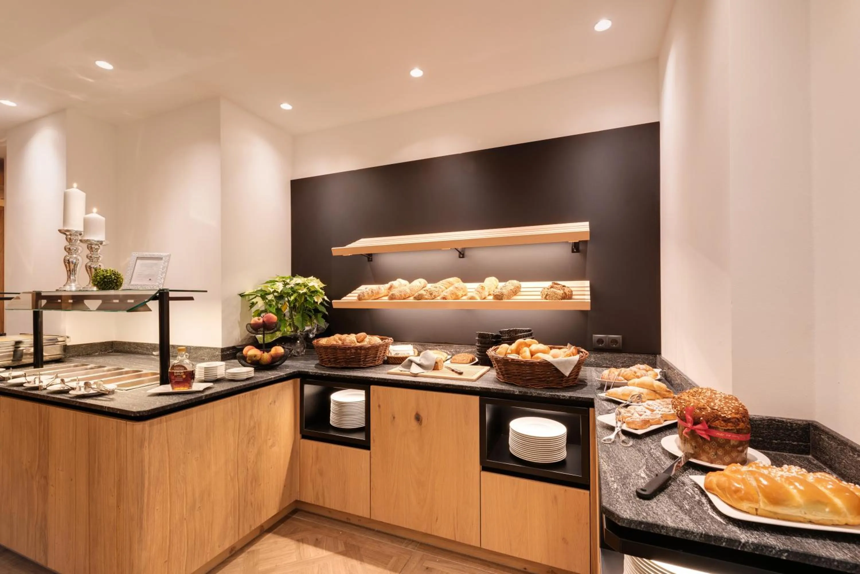 Breakfast in Hotel Zalwonder