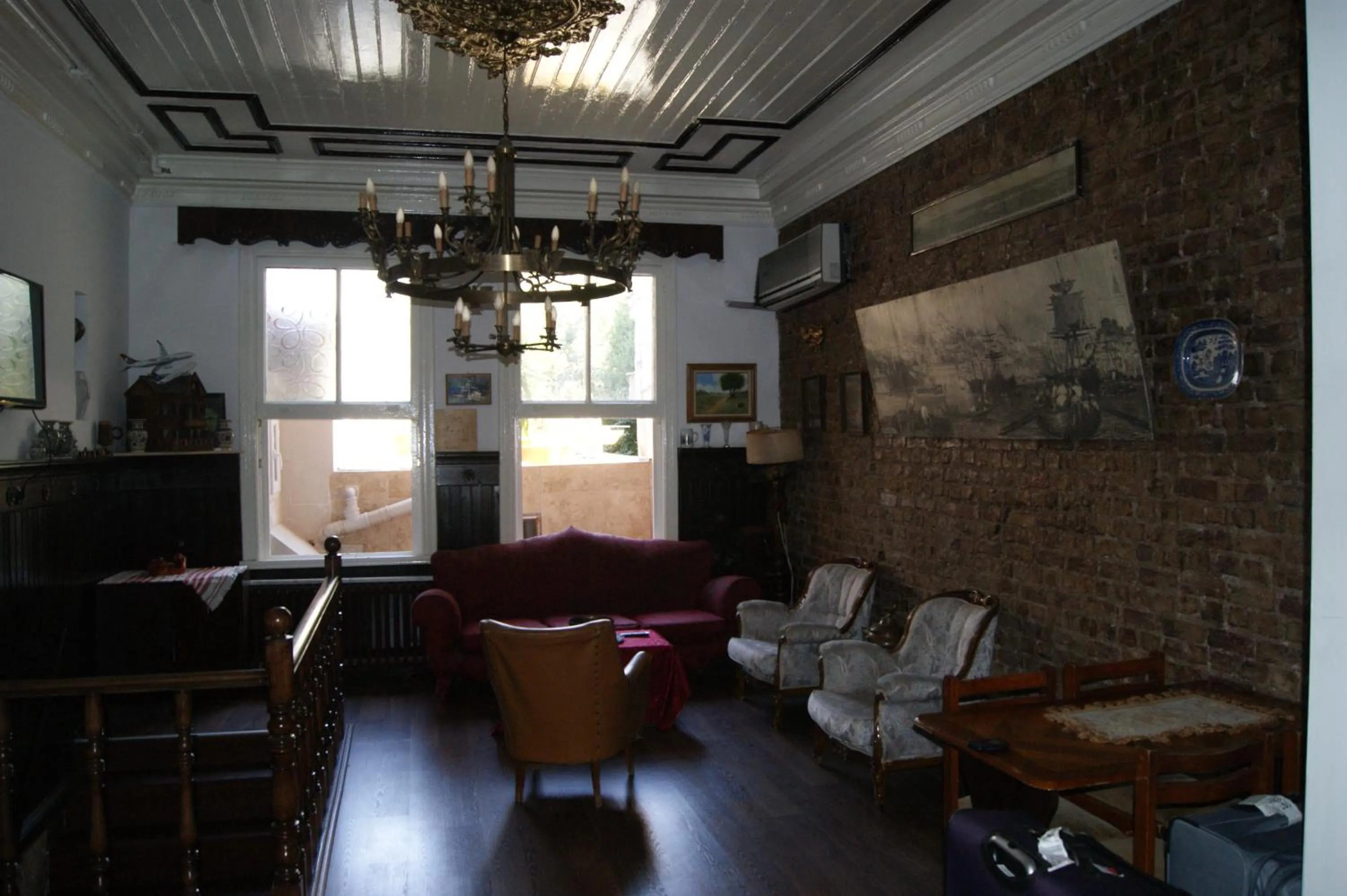 Communal lounge/ TV room in Yeşilköy Airport Hotel