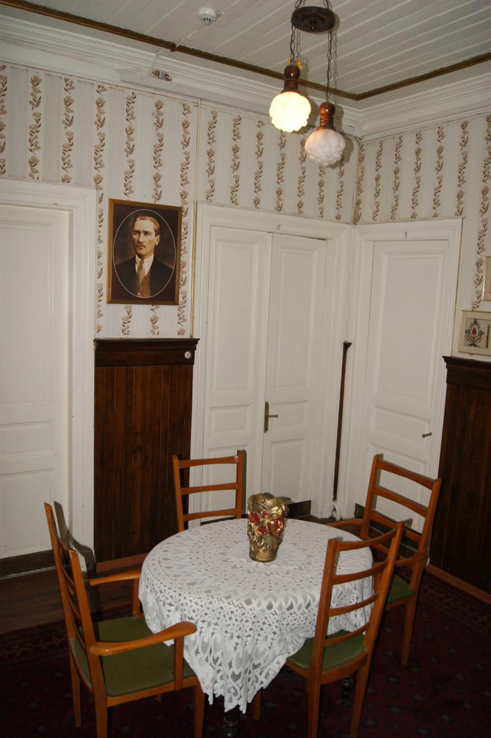 Decorative detail in Yeşilköy Airport Hotel