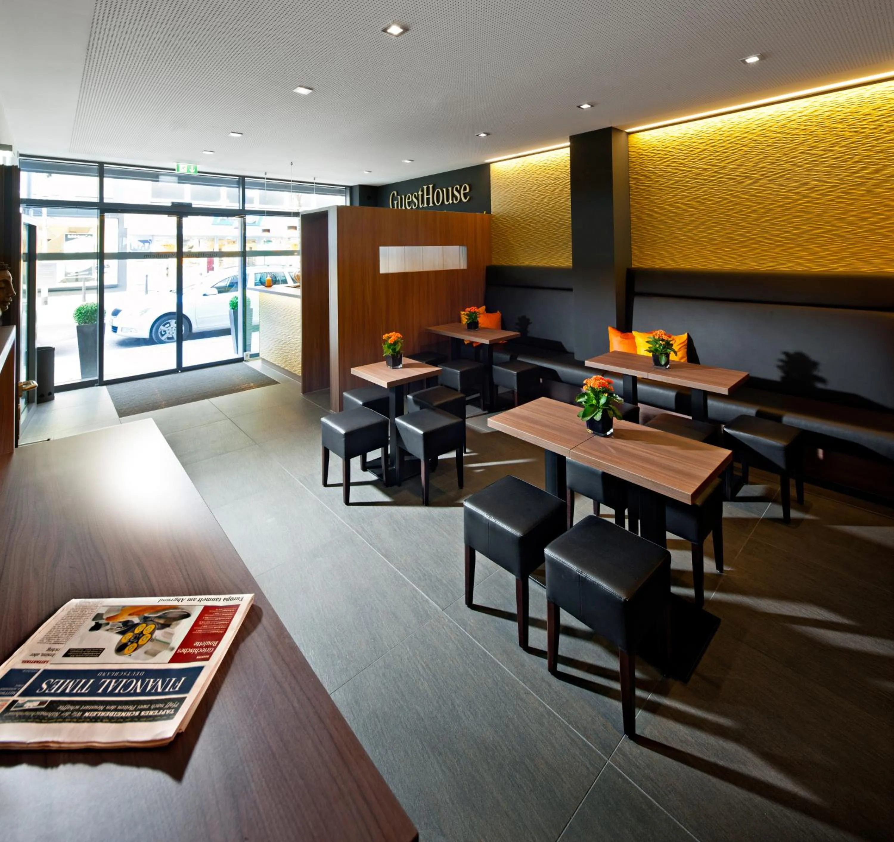 Lobby or reception in GuestHouse Mannheim