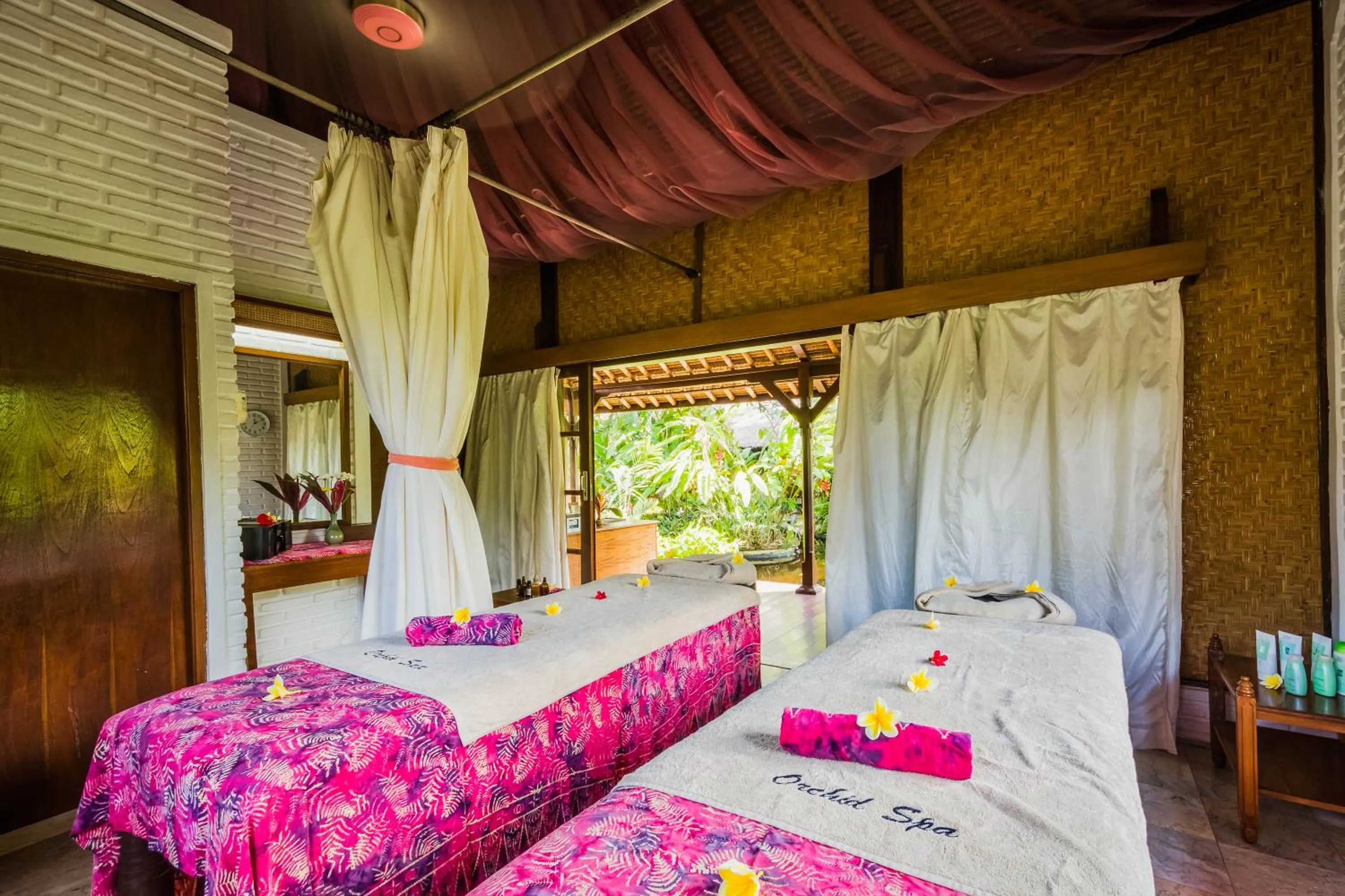 Spa and wellness centre/facilities, Bed in The Water Garden Hotel