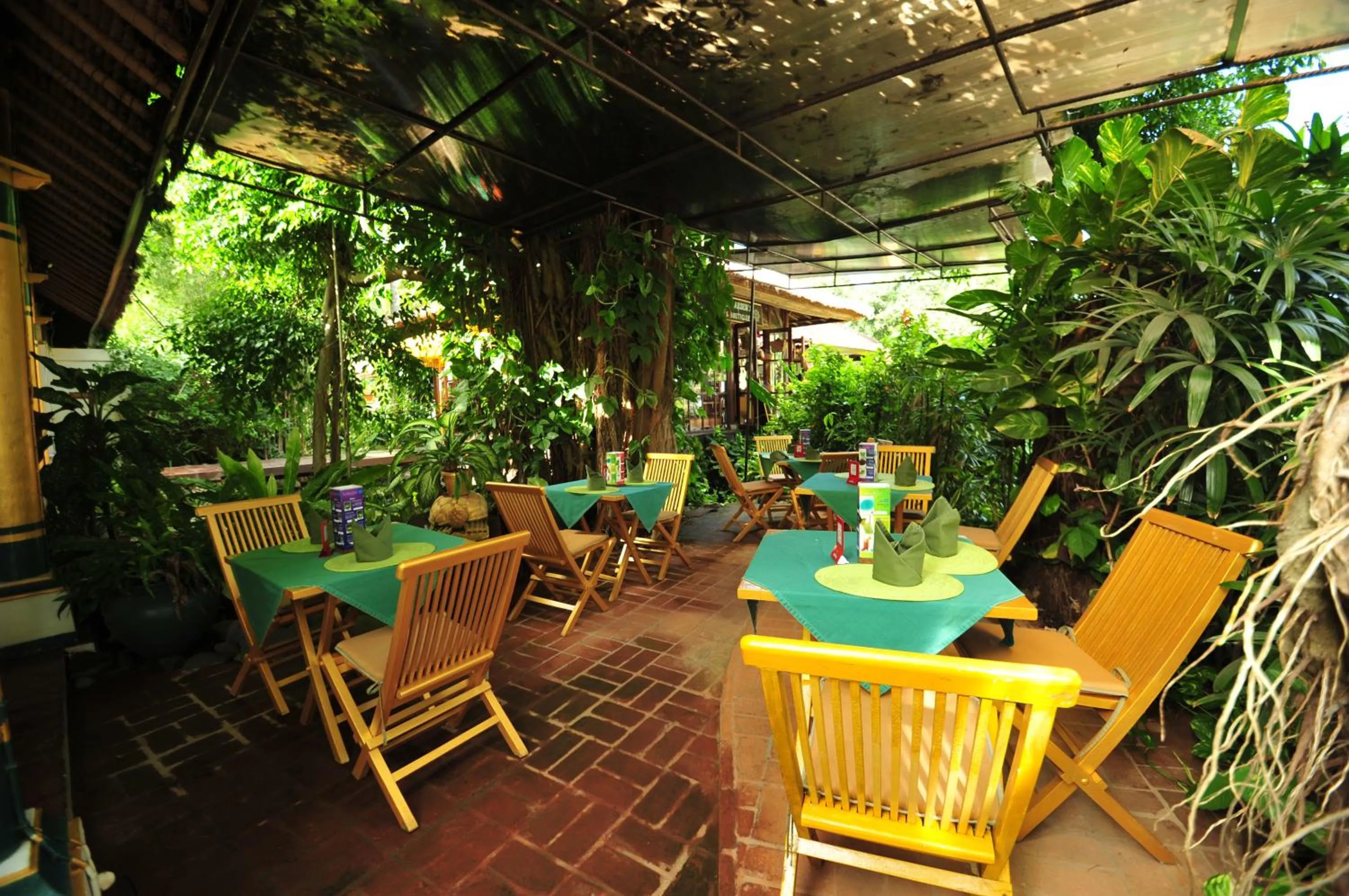 Restaurant/places to eat in The Water Garden Hotel