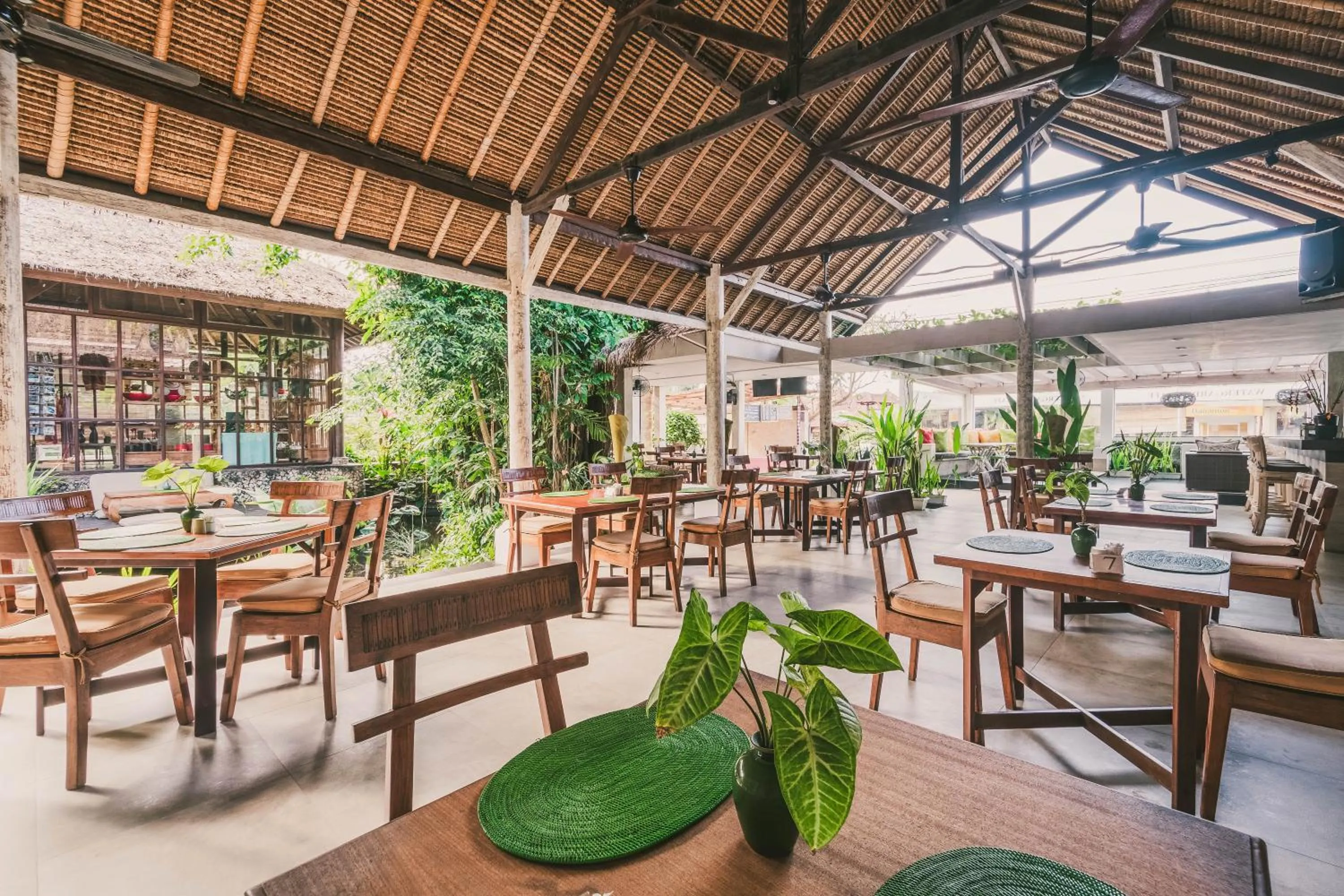 Restaurant/places to eat in The Water Garden Hotel