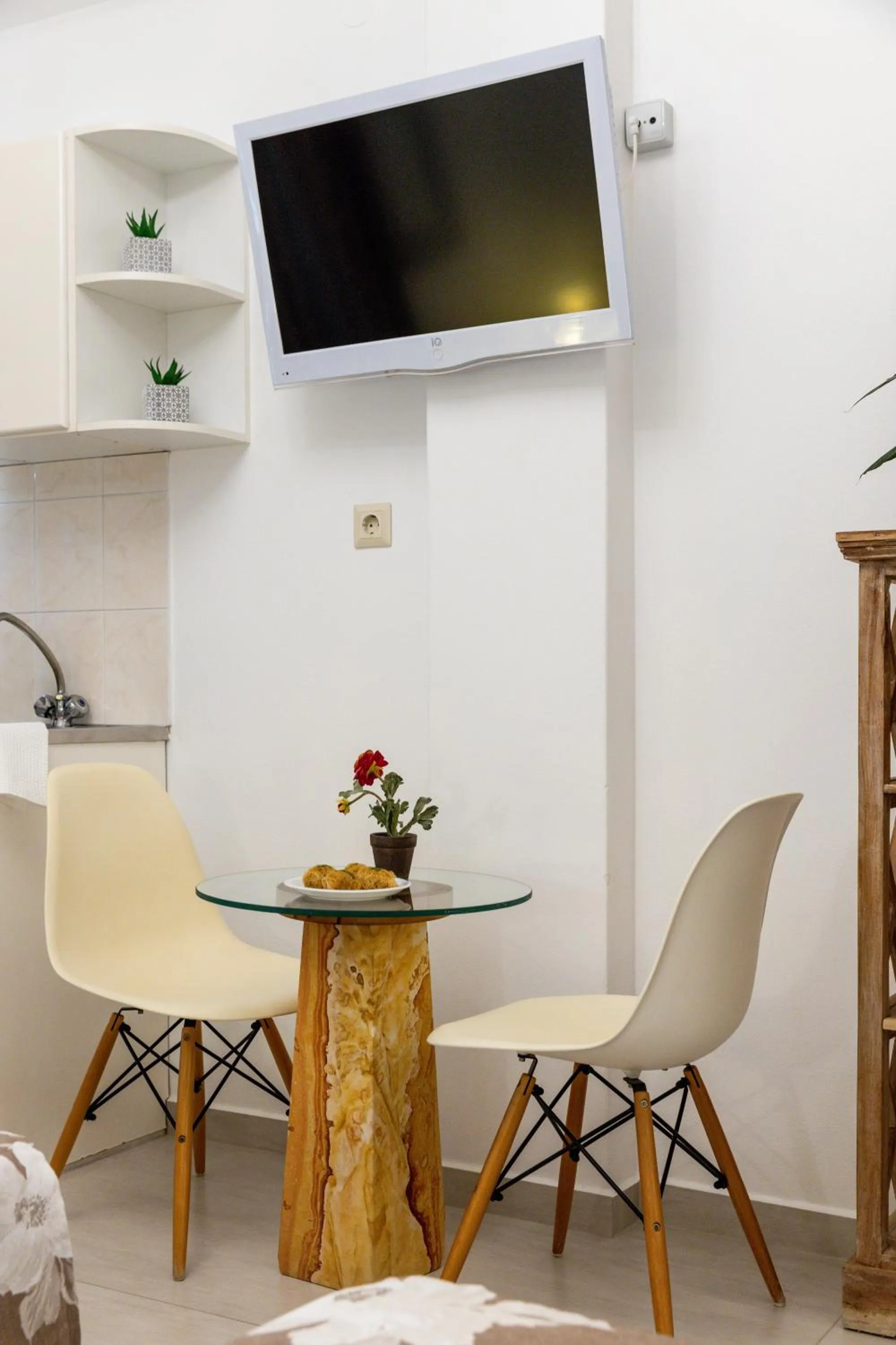 TV and multimedia in Panos Luxury Studios