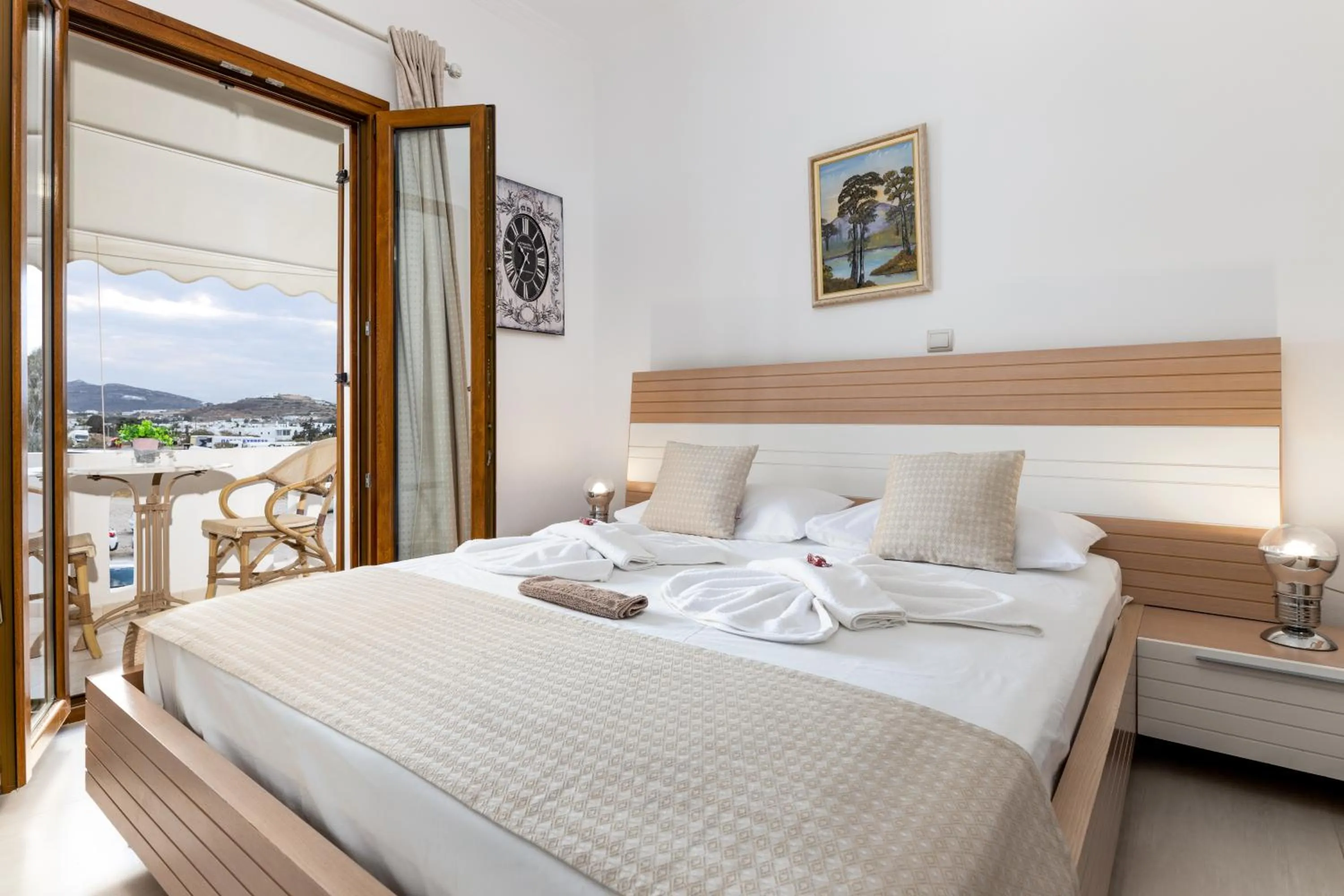 Balcony/Terrace, Bed in Panos Luxury Studios