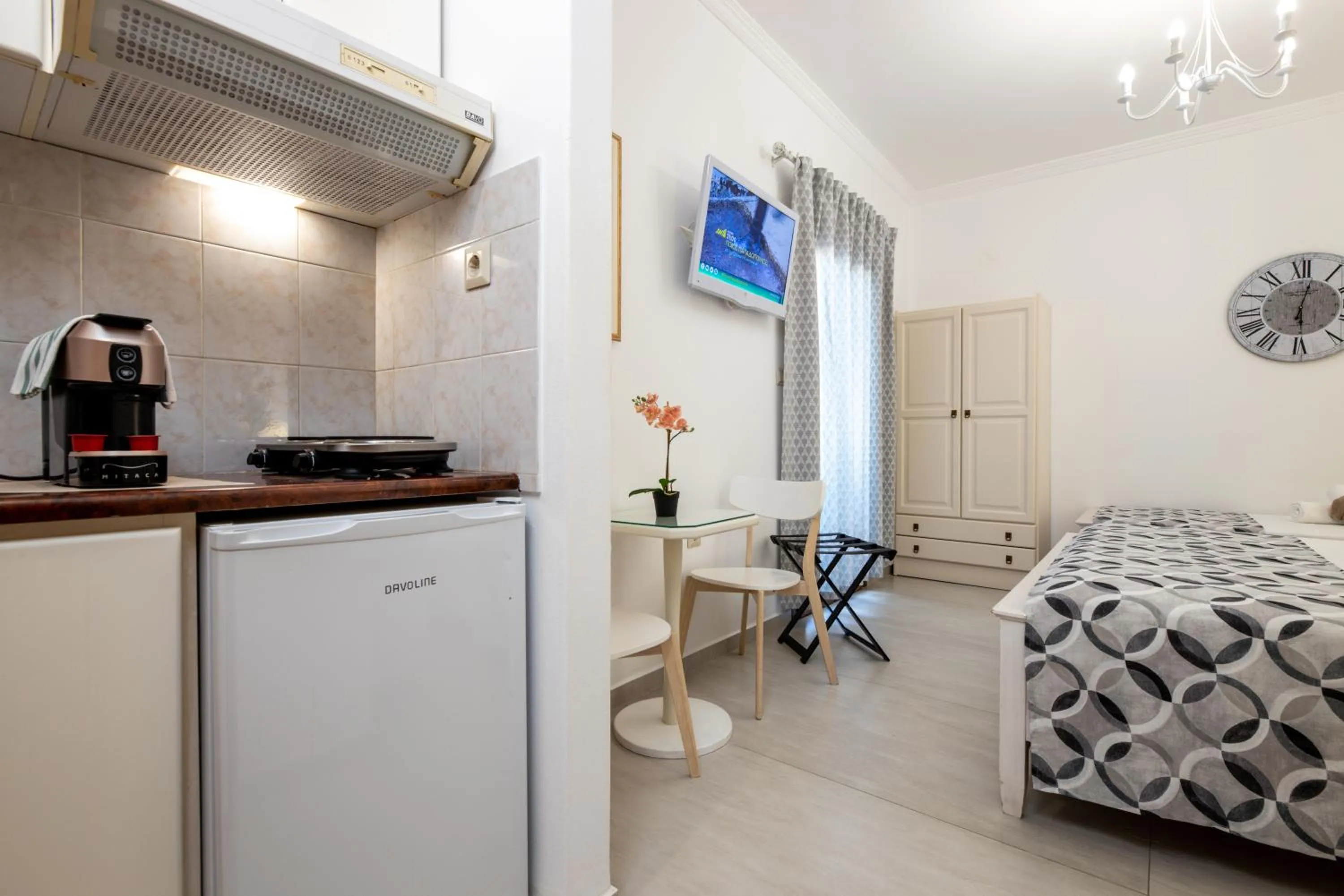 Kitchen or kitchenette, Bed in Panos Luxury Studios