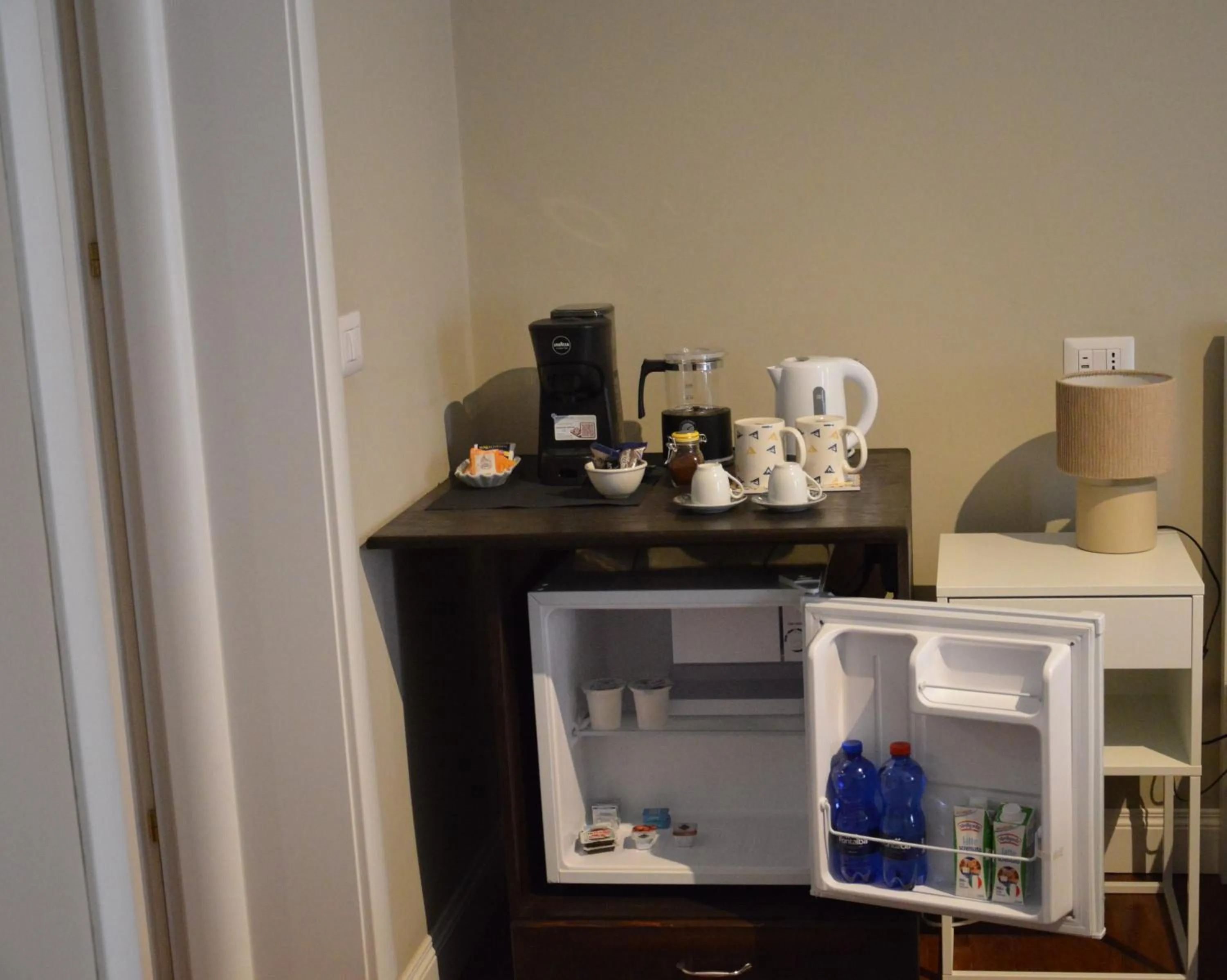 Coffee/tea facilities in b&b le 4 leggende