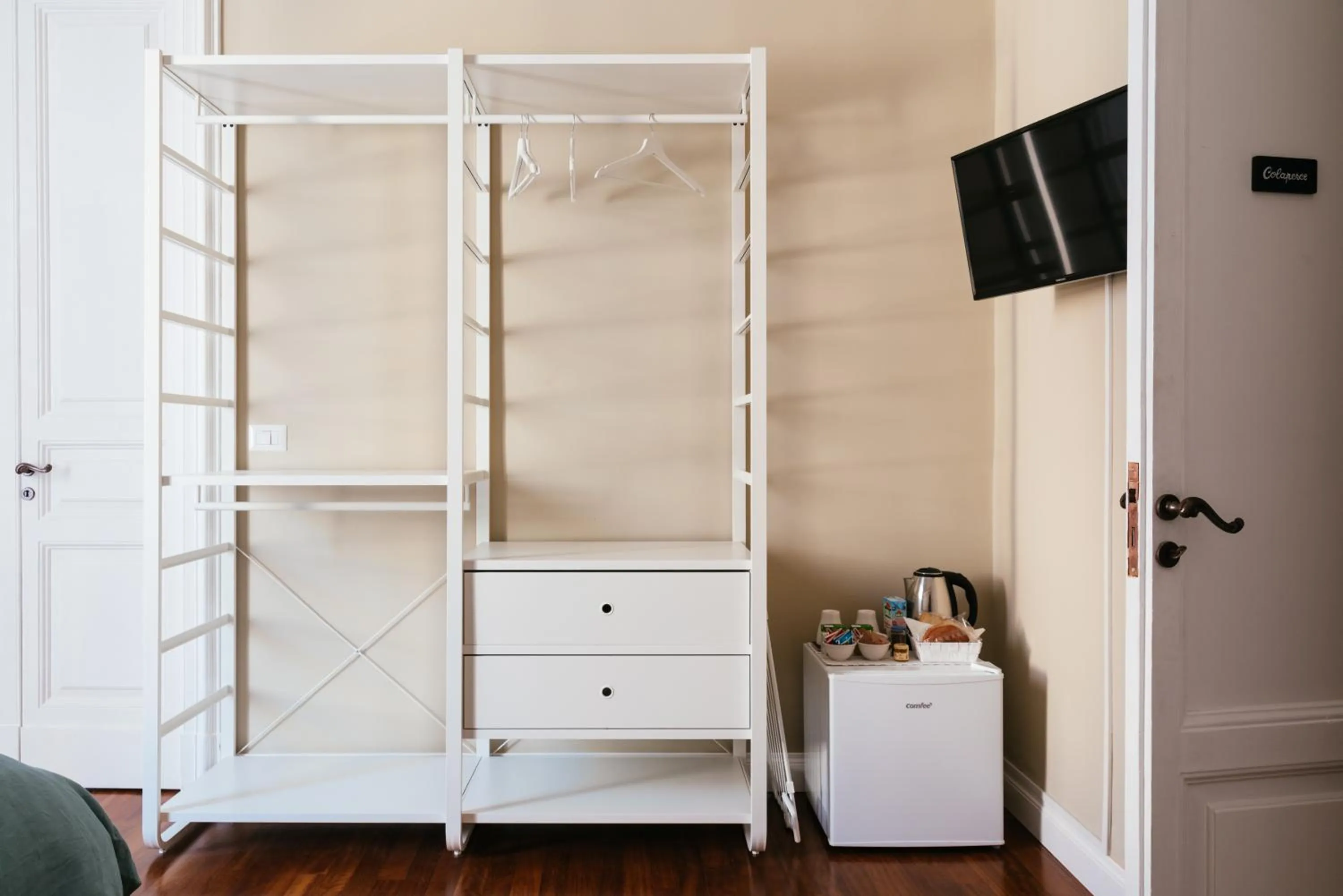 wardrobe in b&b le 4 leggende