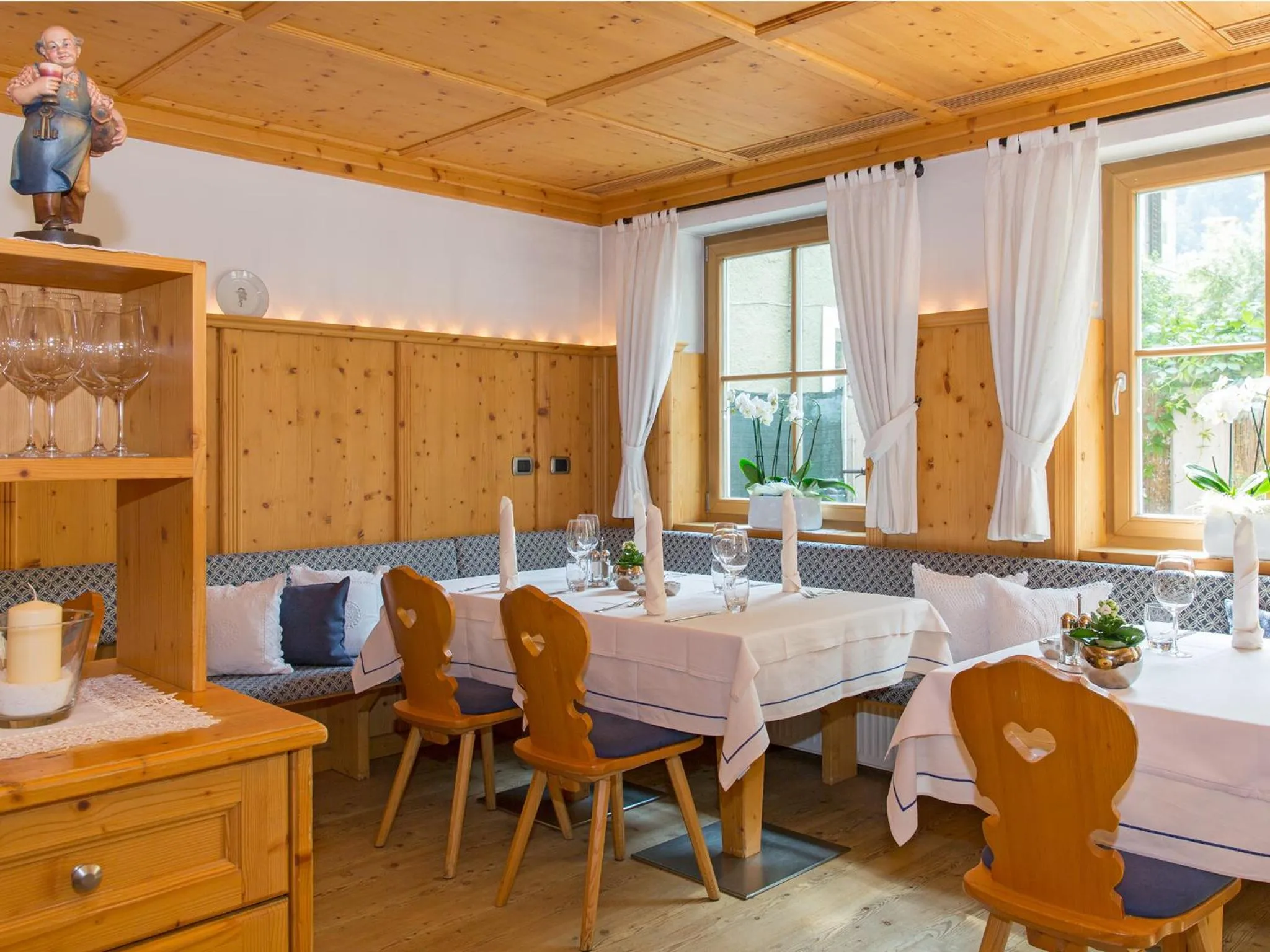 Restaurant/places to eat in Hotel Blitzburg