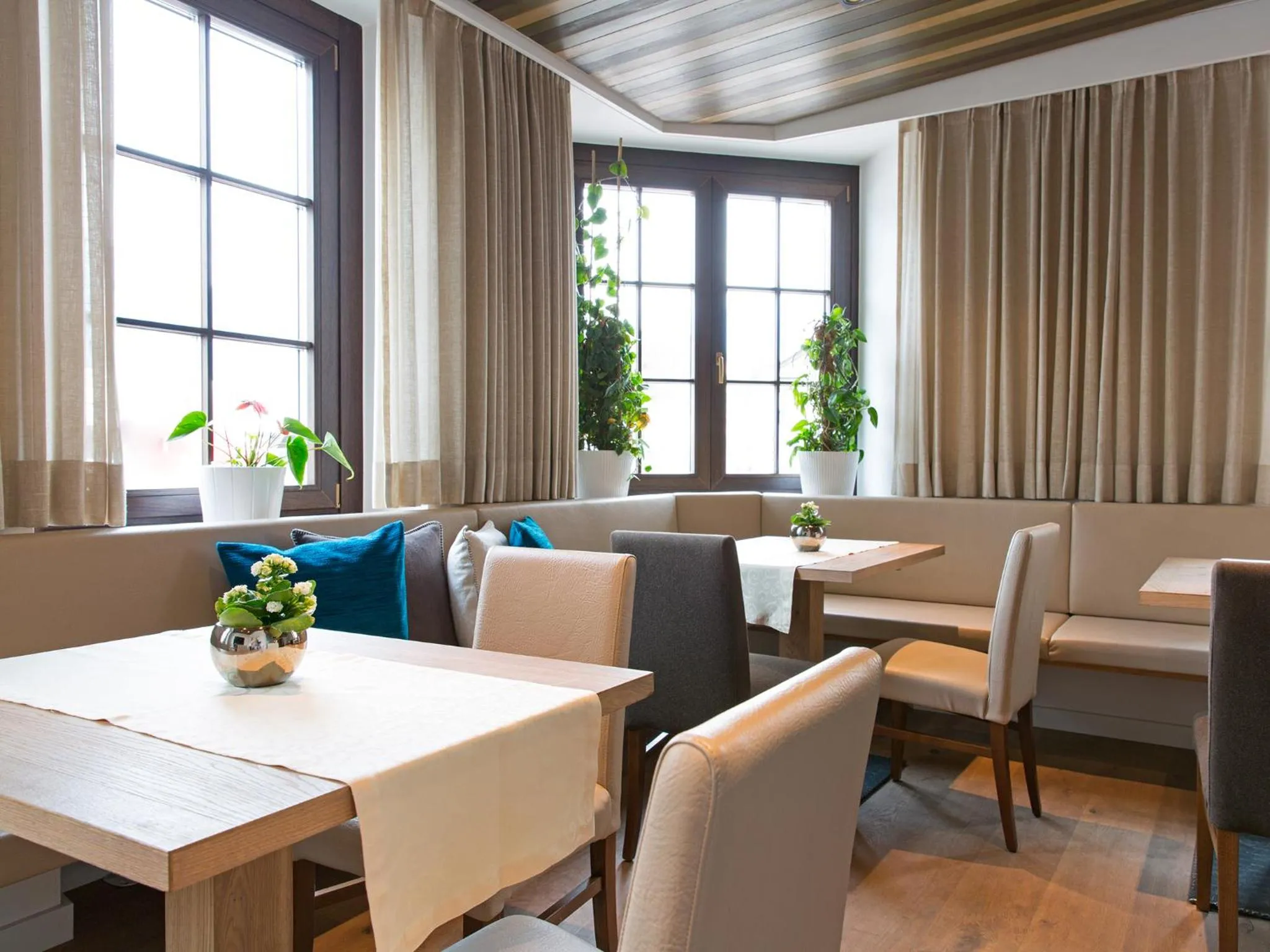 Communal lounge/ TV room in Hotel Blitzburg