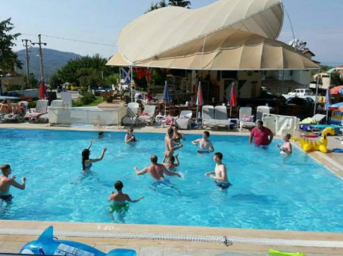 Swimming pool in Ant Apart Hotel