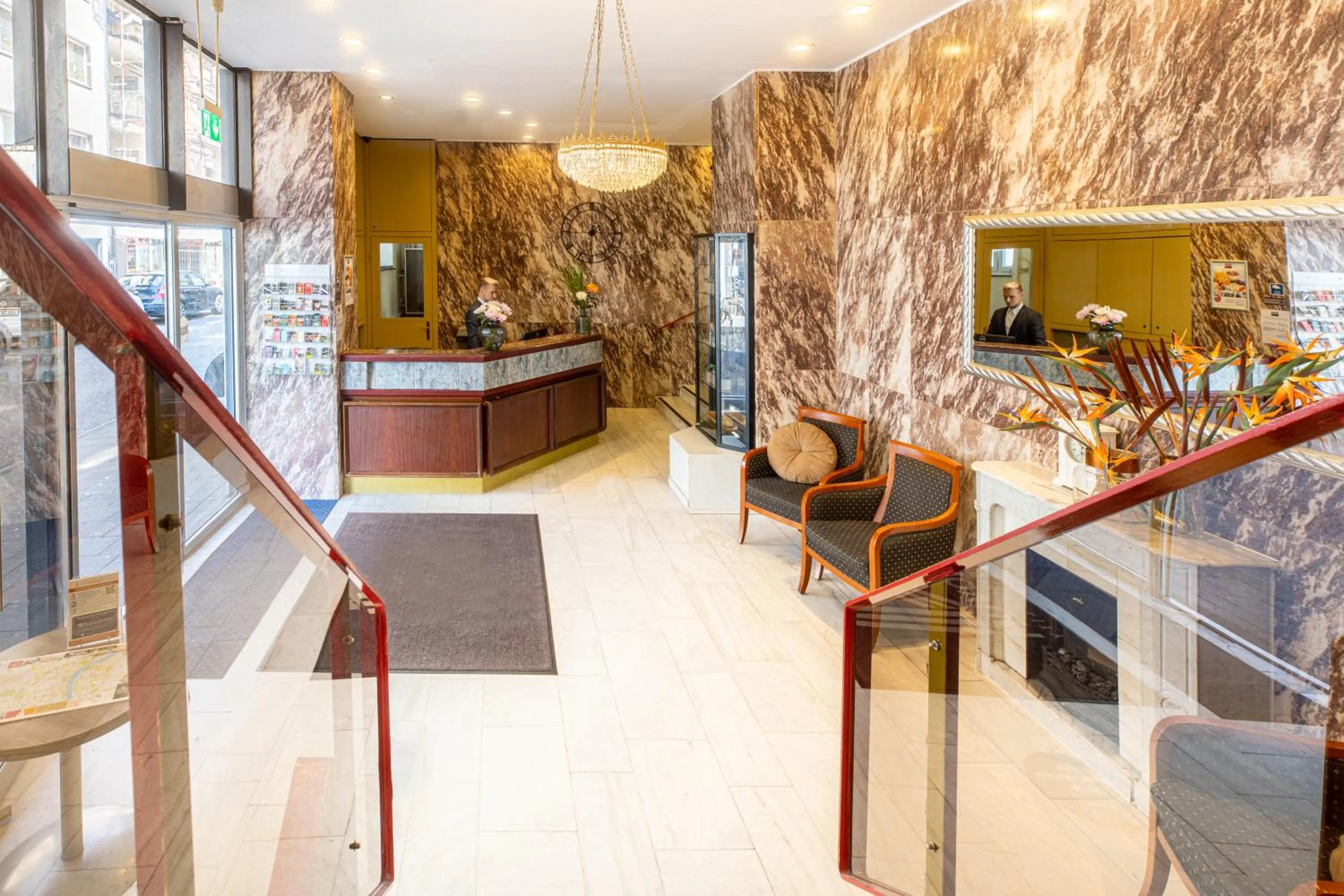 Lobby or reception in Hotel Leonet