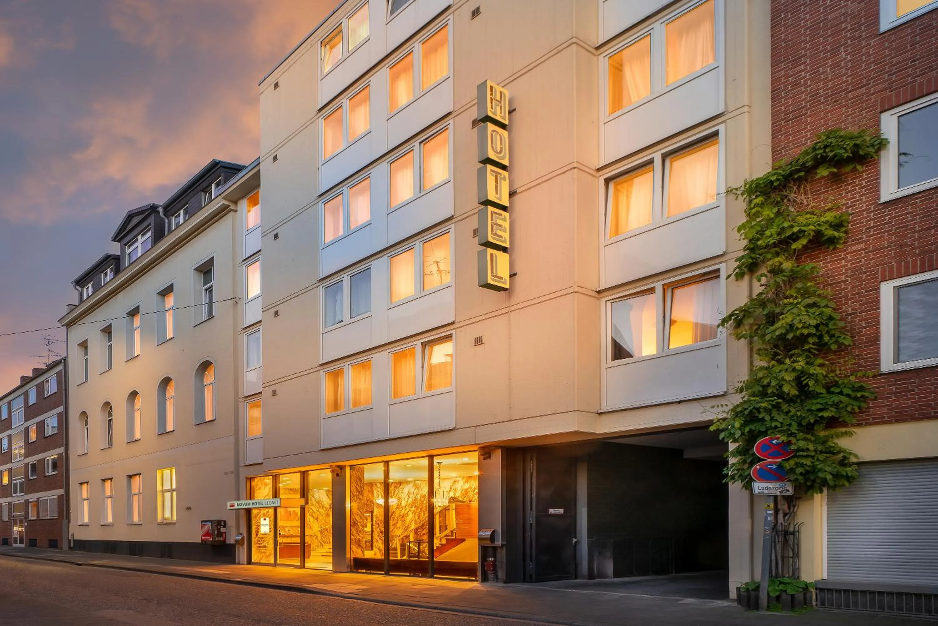 Property building in Hotel Leonet
