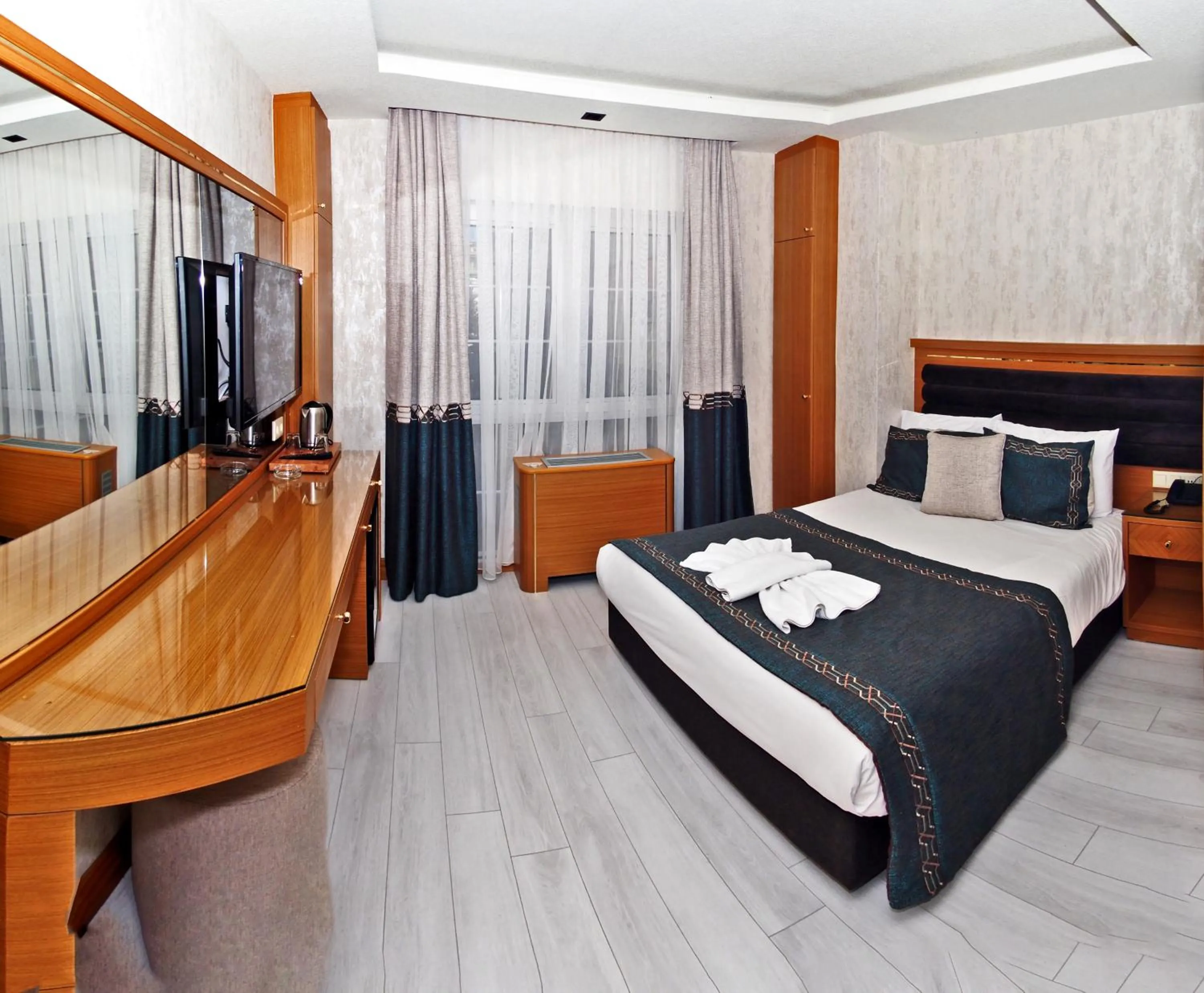 Photo of the whole room, Bed in Grand Emir Hotel Old City