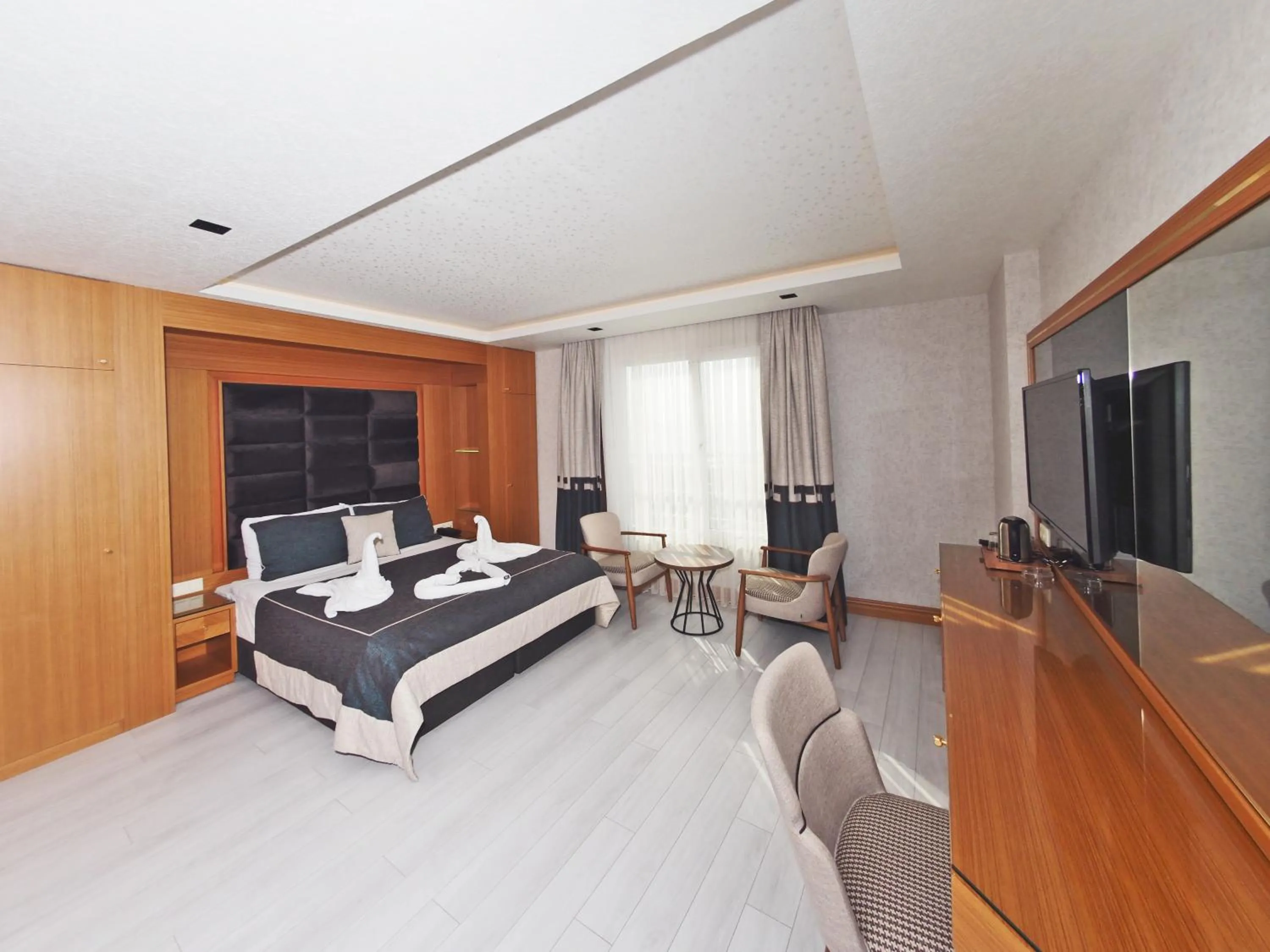 Photo of the whole room, Bed in Grand Emir Hotel Old City