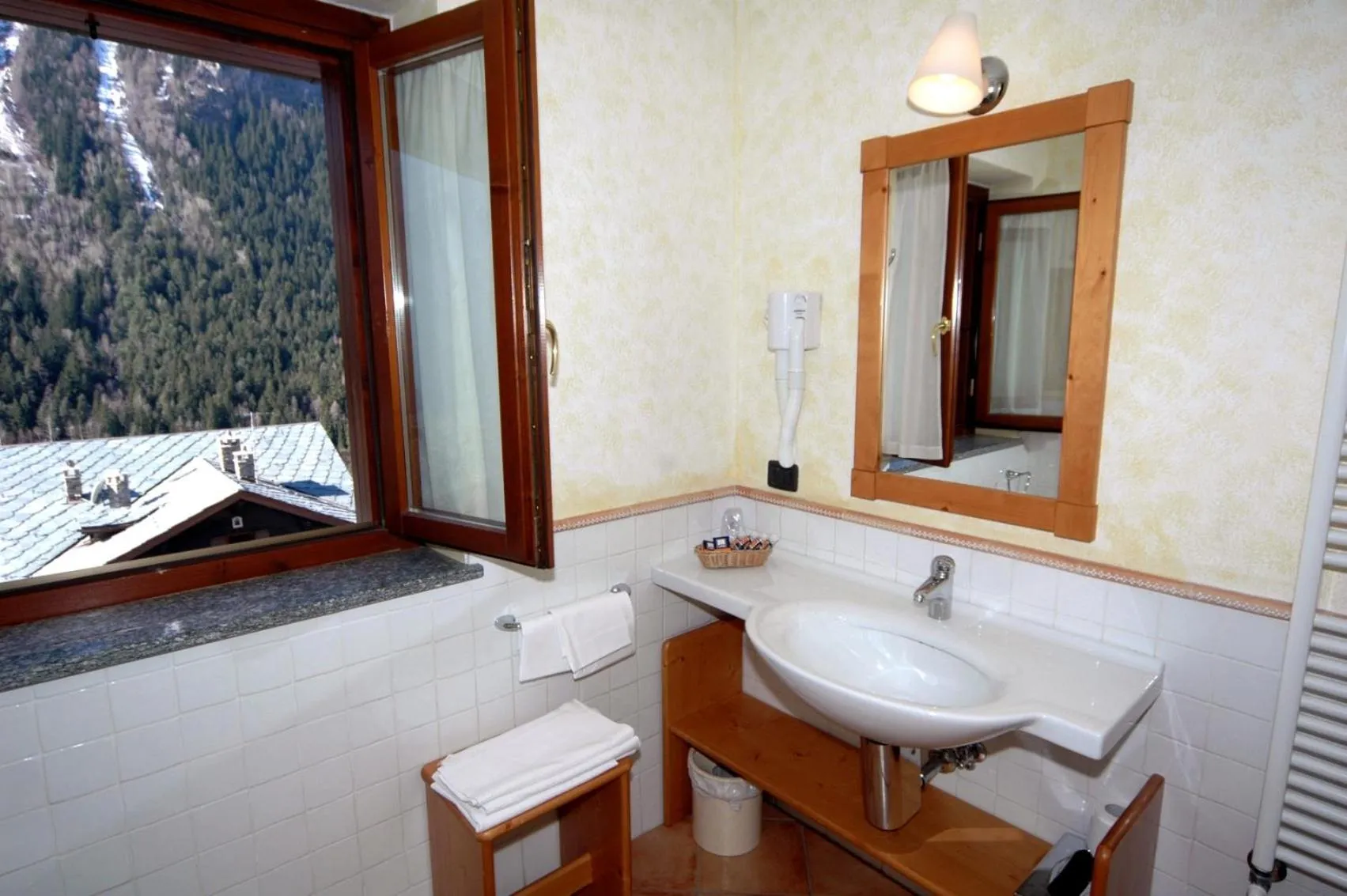 Bathroom in Hotel Alpechiara