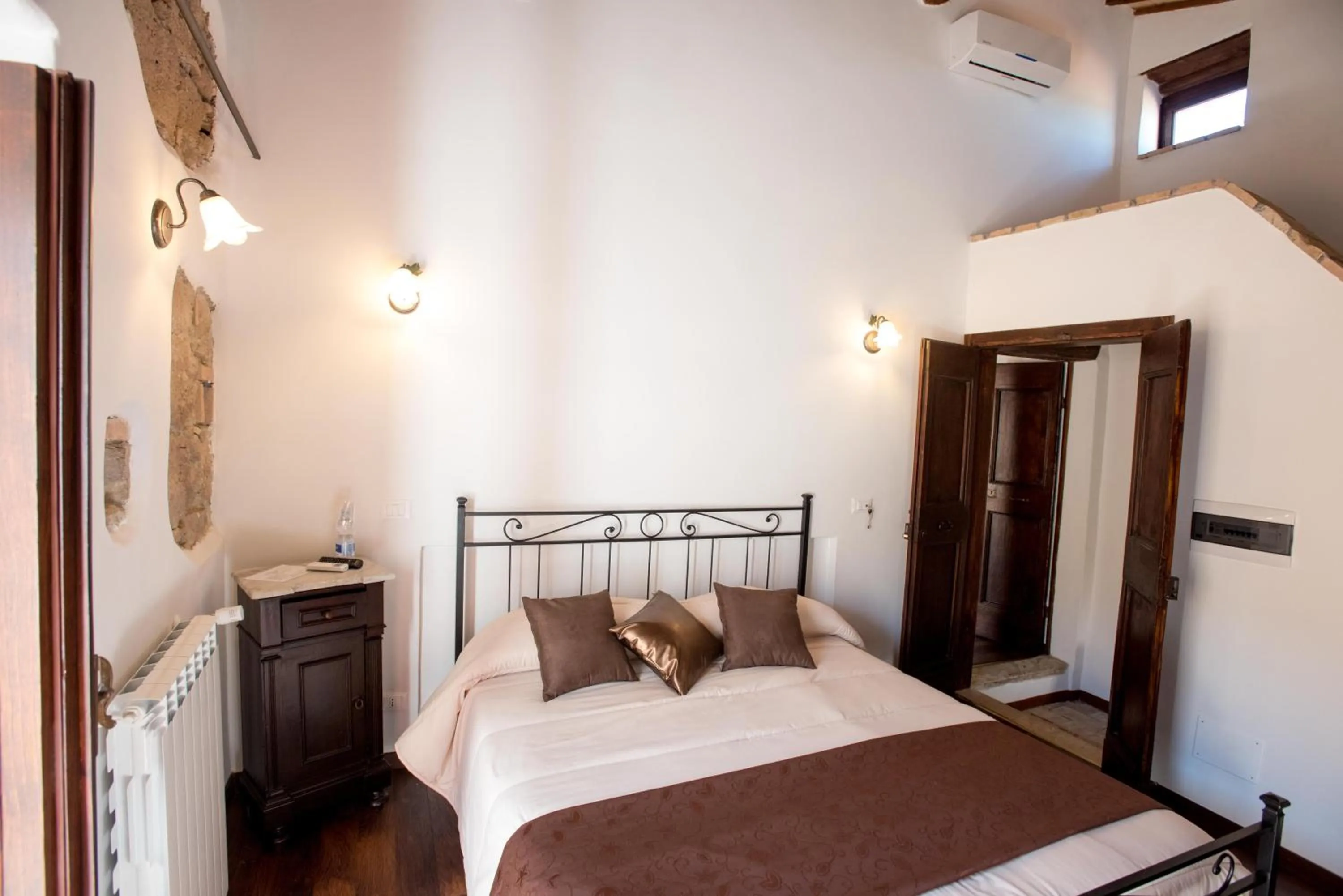 Bed in Luxury Relais Cuore Sabino