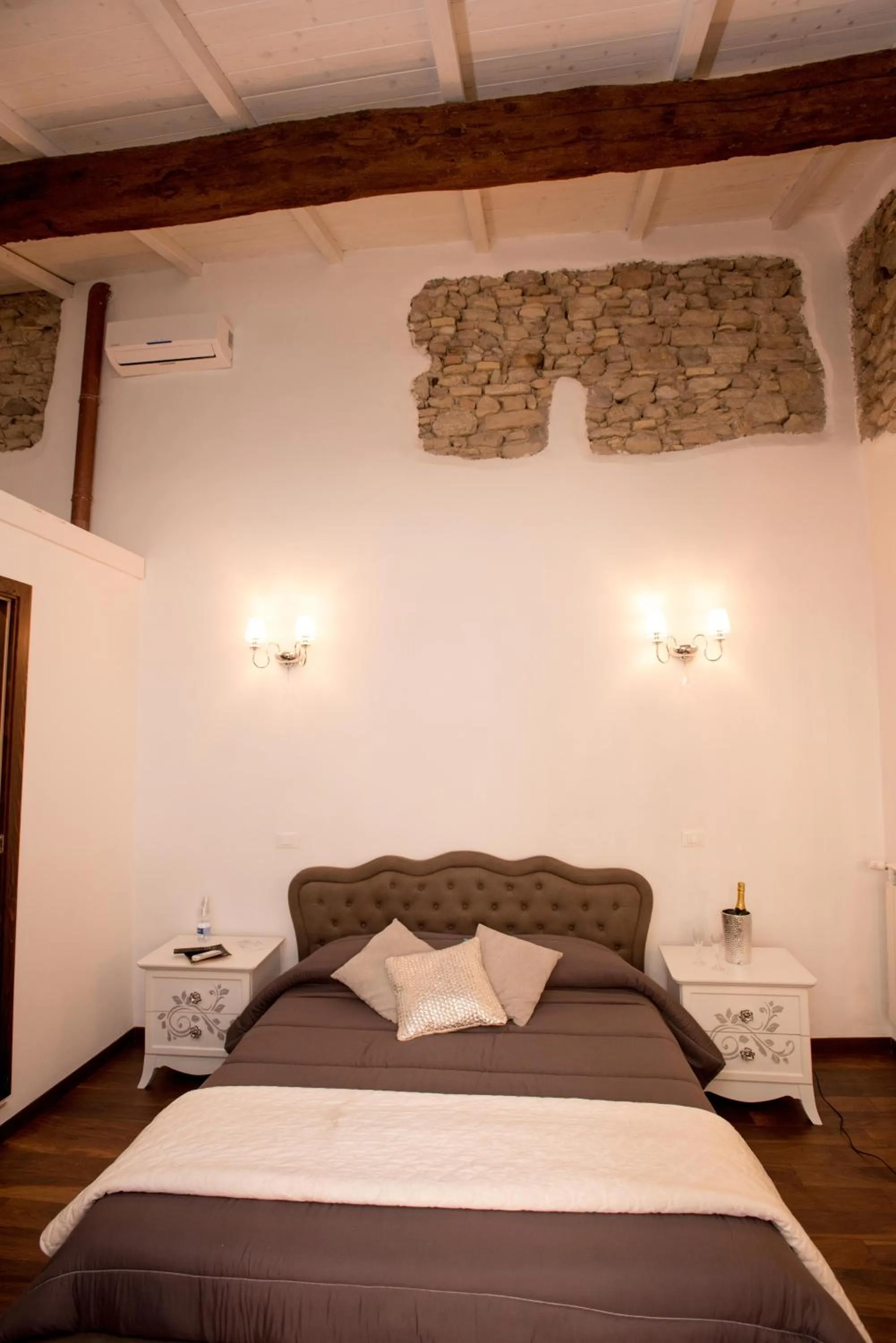 Bed in Luxury Relais Cuore Sabino