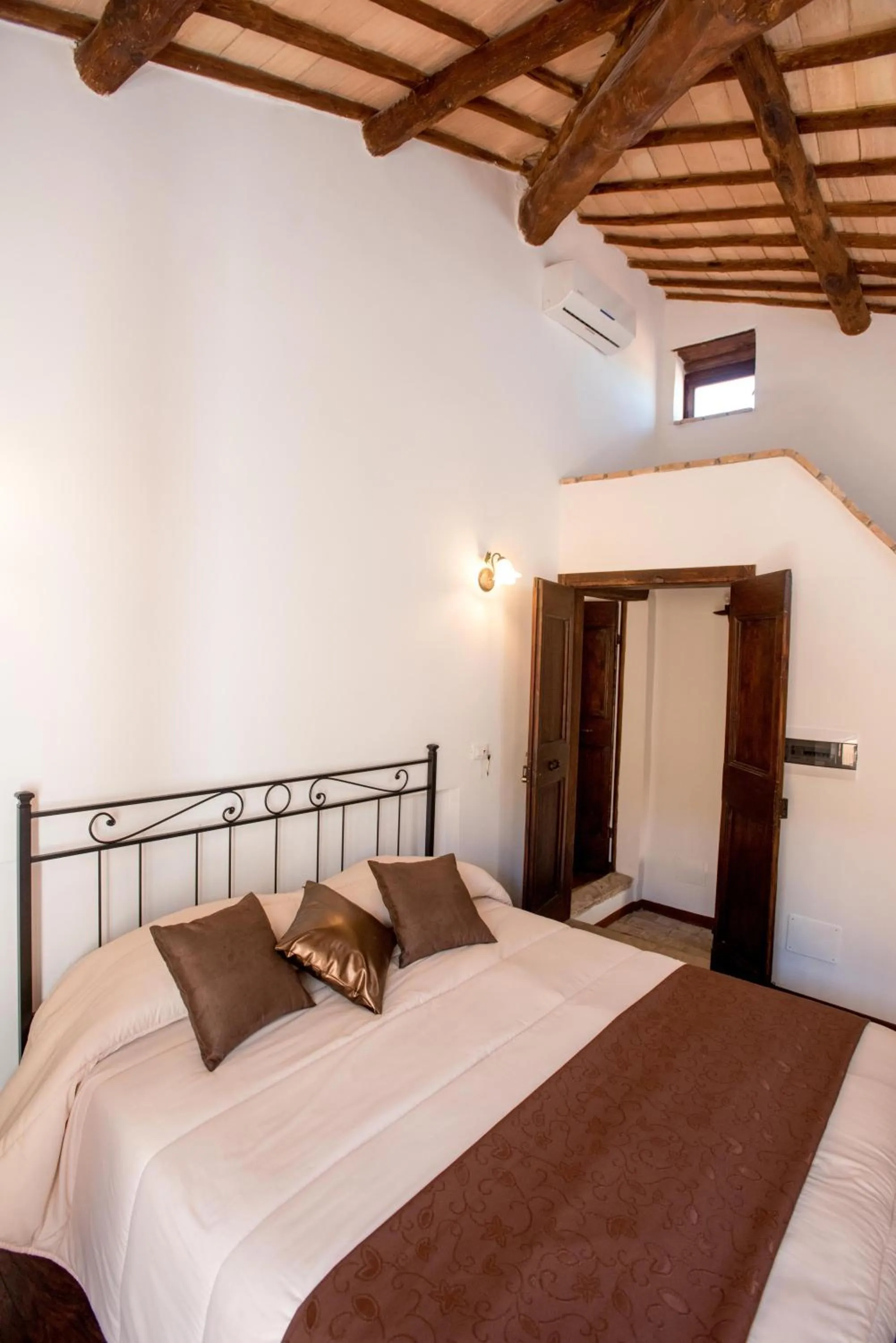 Bed in Luxury Relais Cuore Sabino