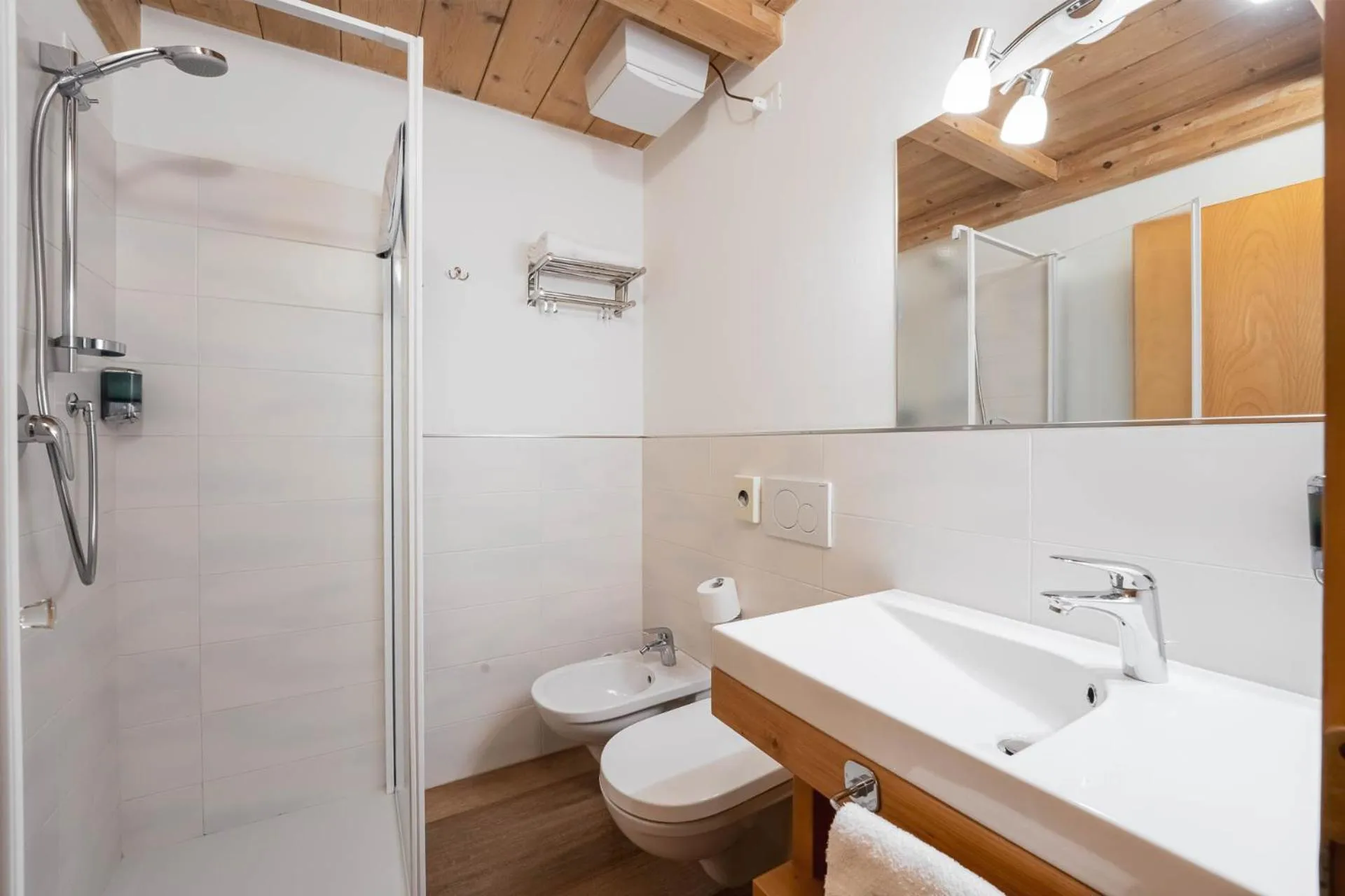 Shower in Villa Adria B&B