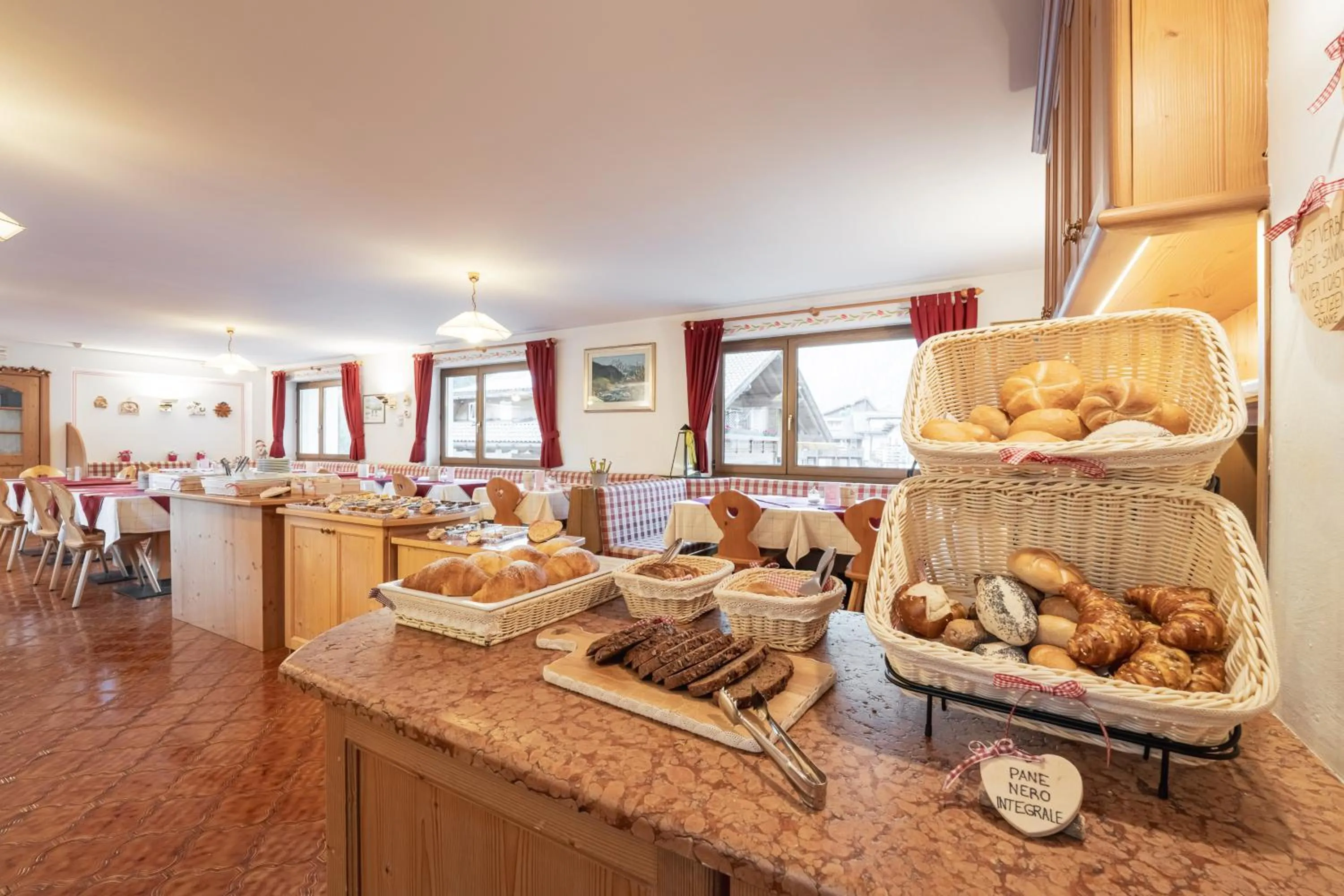 Food and drinks in Villa Adria B&B