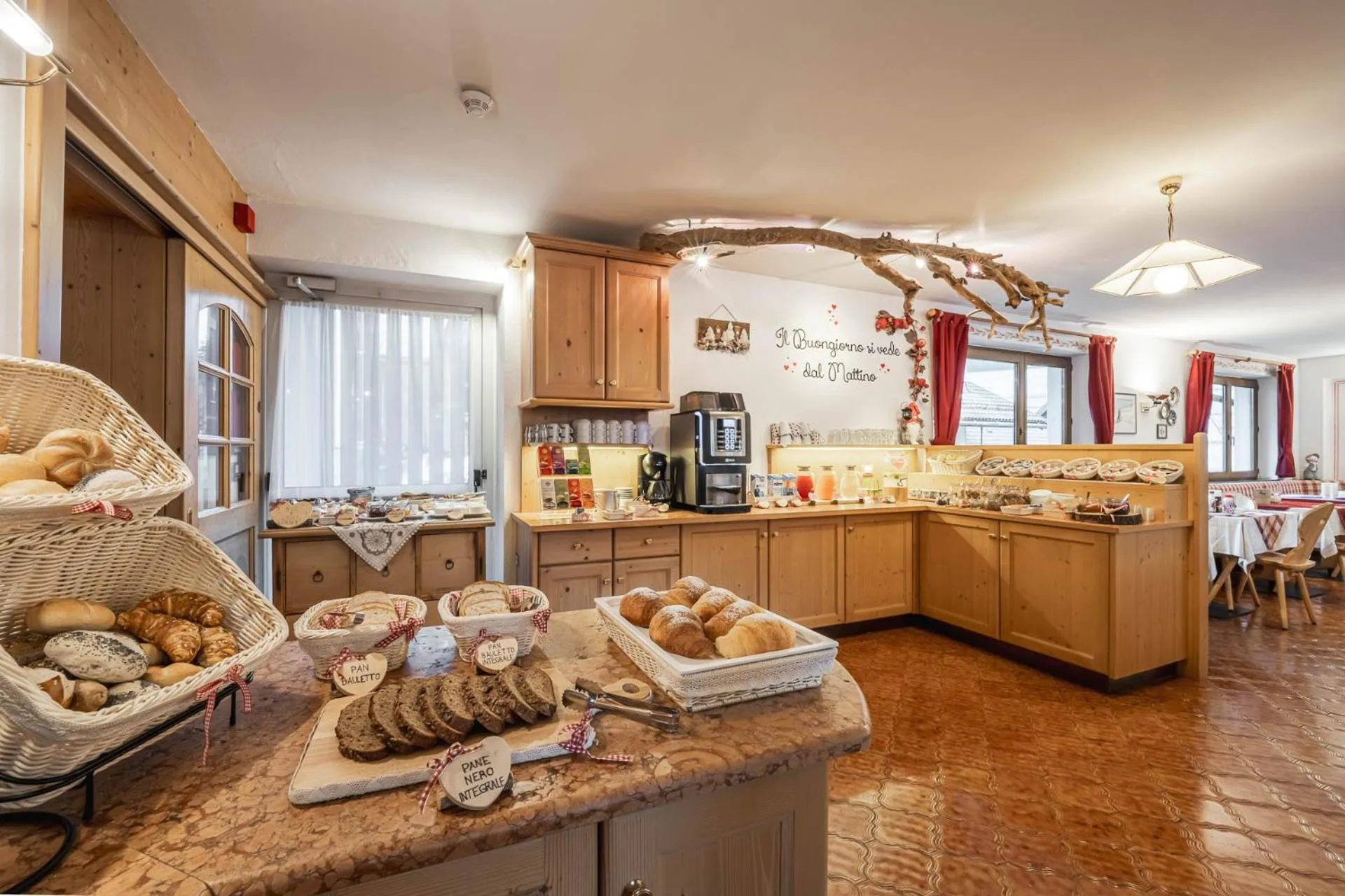 Food and drinks in Villa Adria B&B