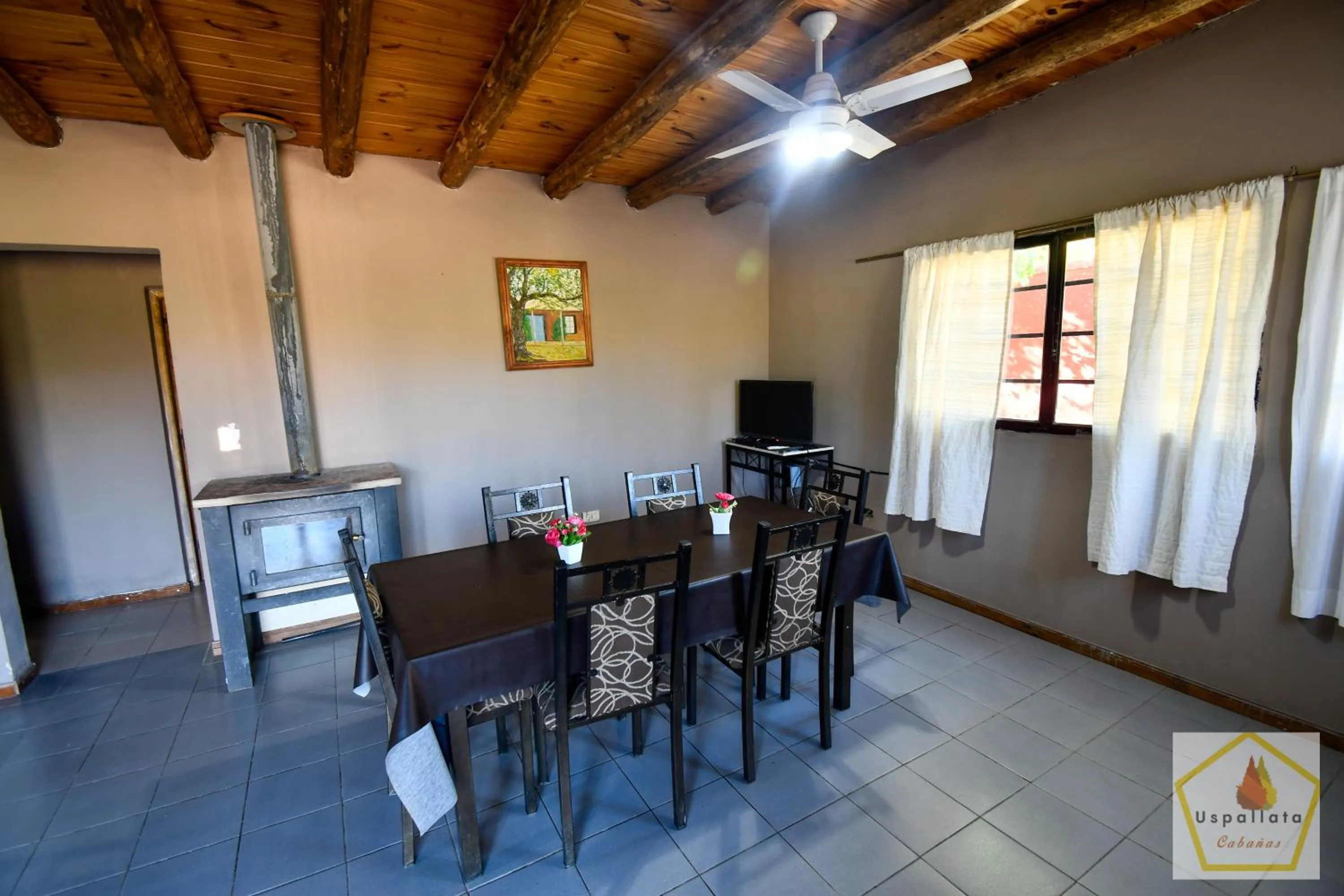 Dining area in Cabañas Uspallata