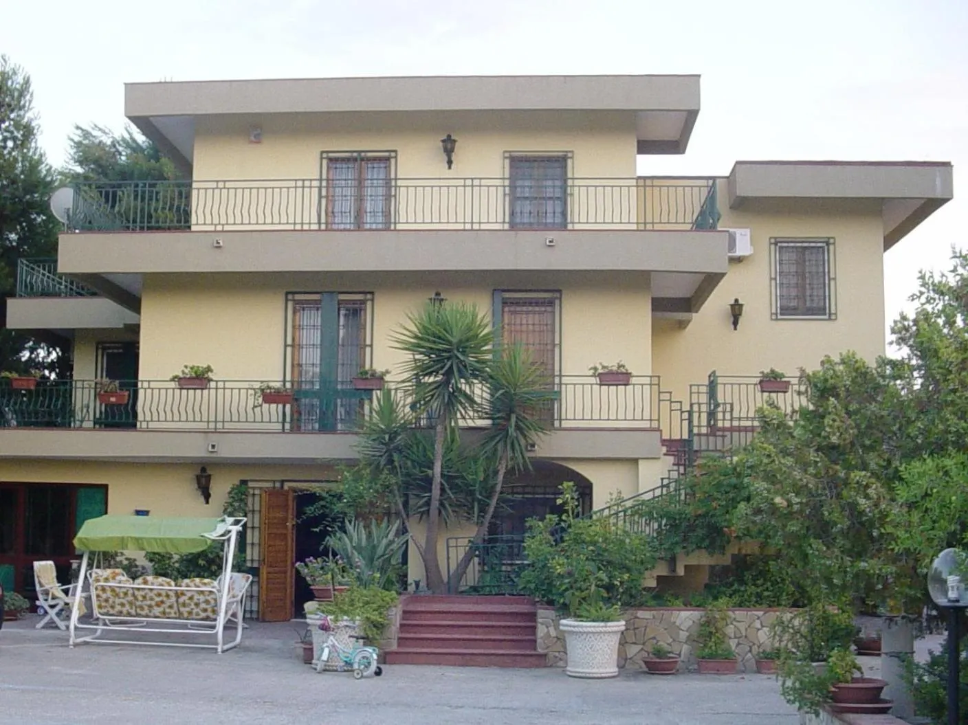 Facade/entrance in Villa Milici