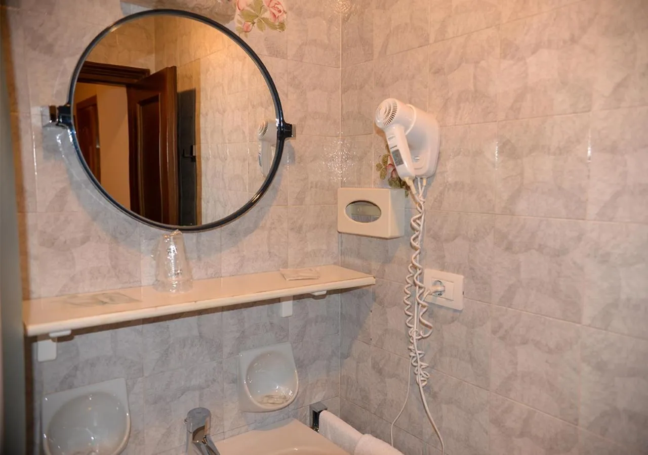 Shower in Hotel Regina Delle Dolomiti