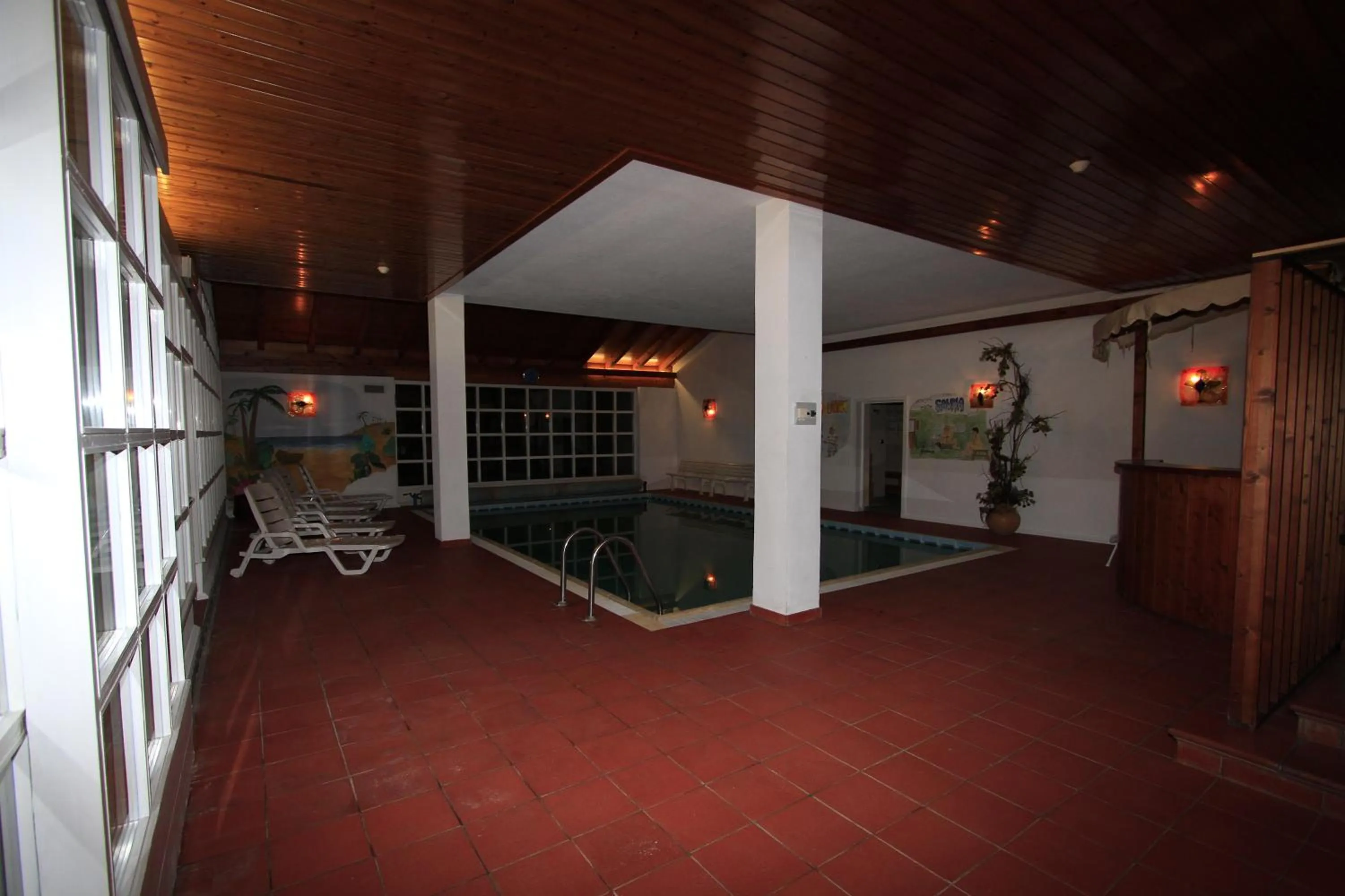 Swimming pool in Hotel Regina Delle Dolomiti